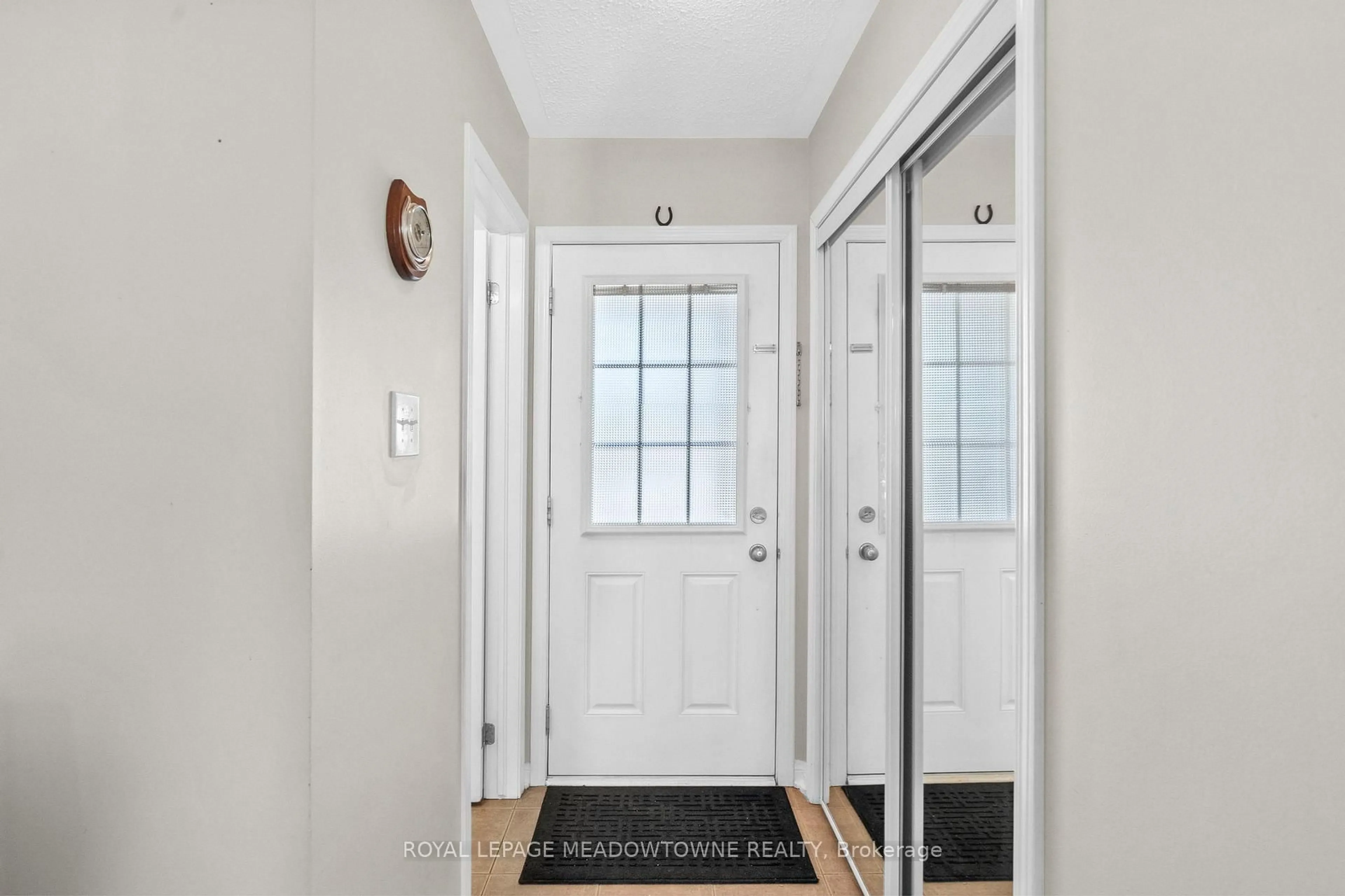 Indoor entryway for 862 Stark Circ, Milton Ontario L9T 6Y7