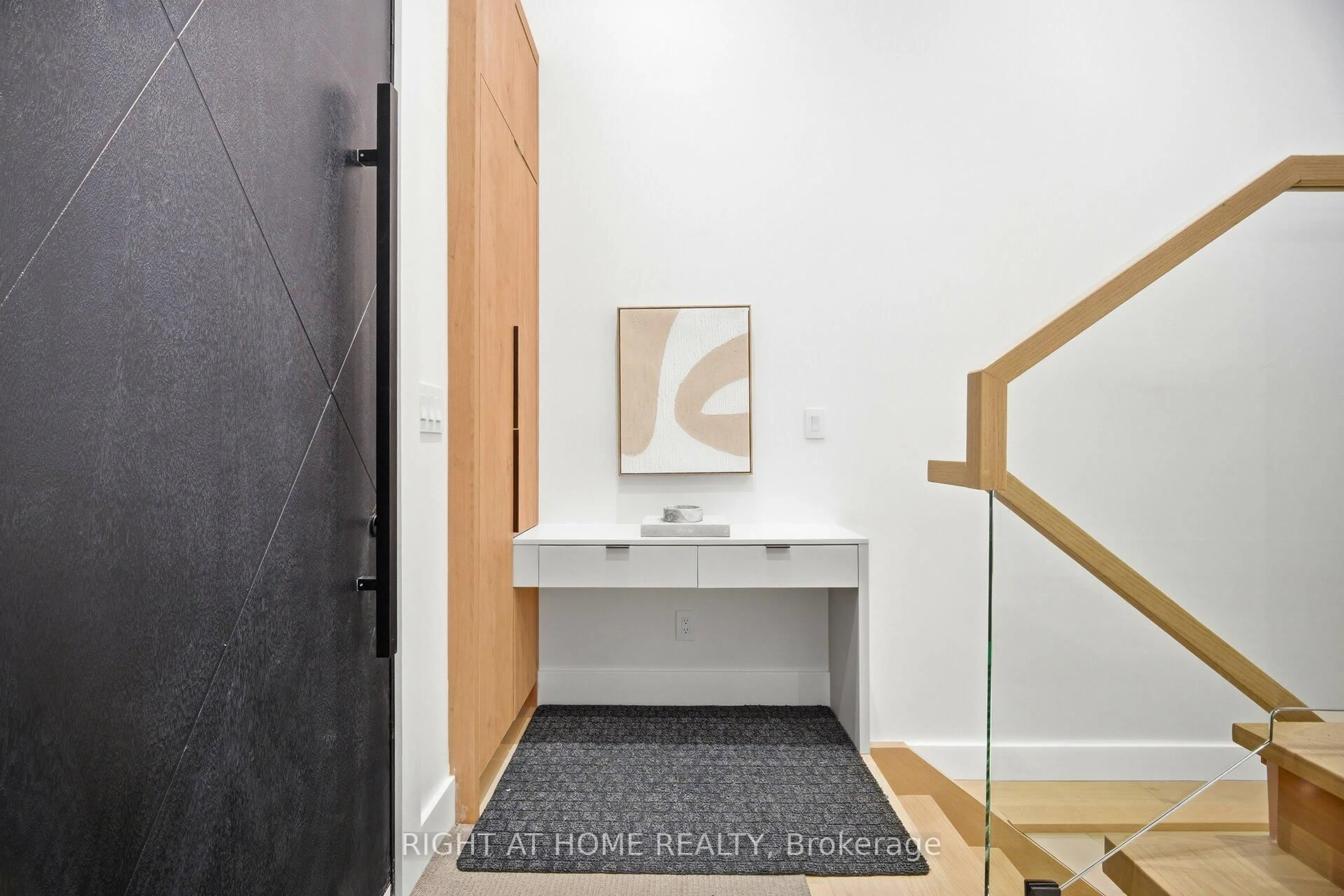 Indoor entryway for 287 Valermo Dr, Toronto Ontario M8W 2L2