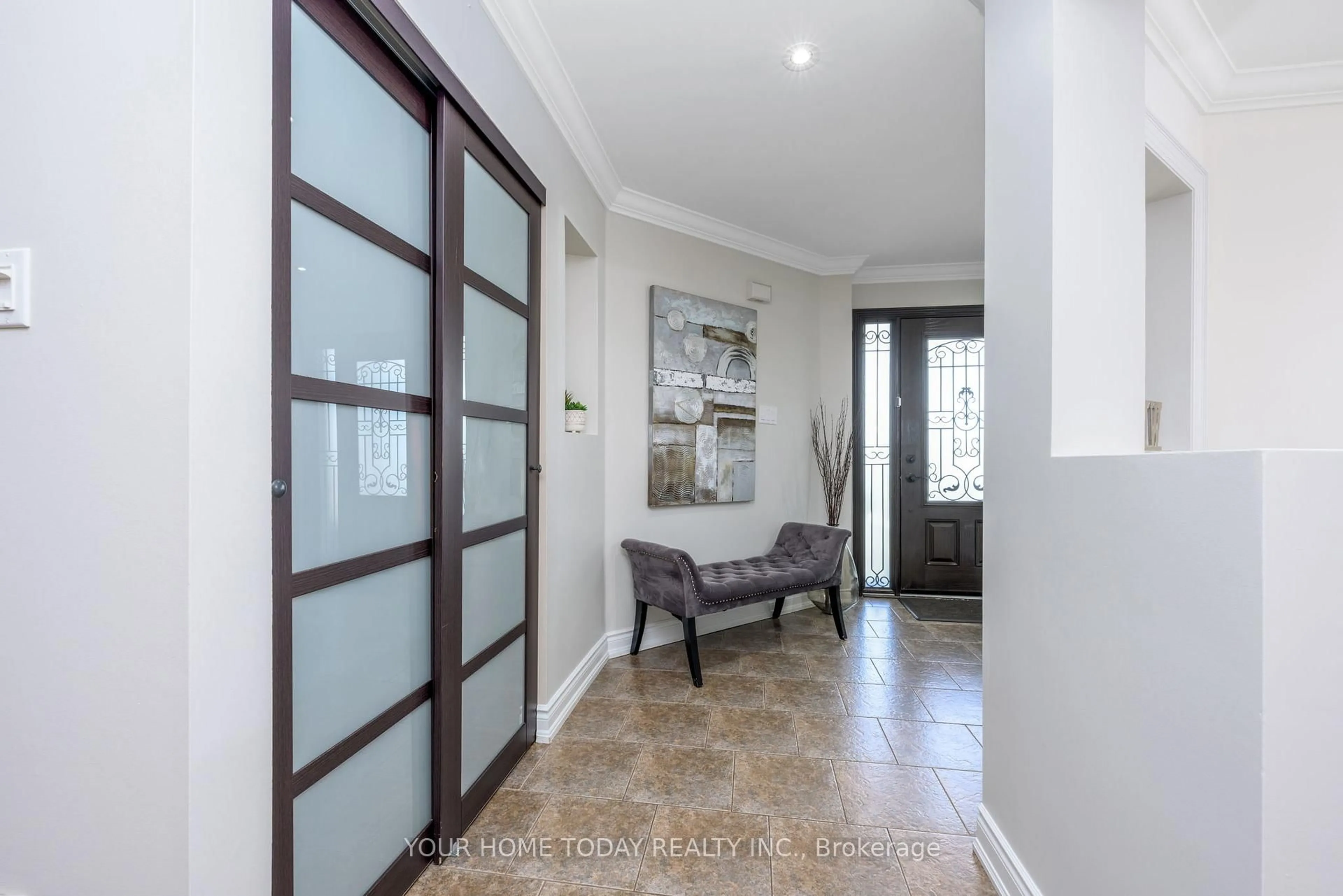 Indoor entryway for 49 Miller Dr, Halton Hills Ontario L7G 5P7