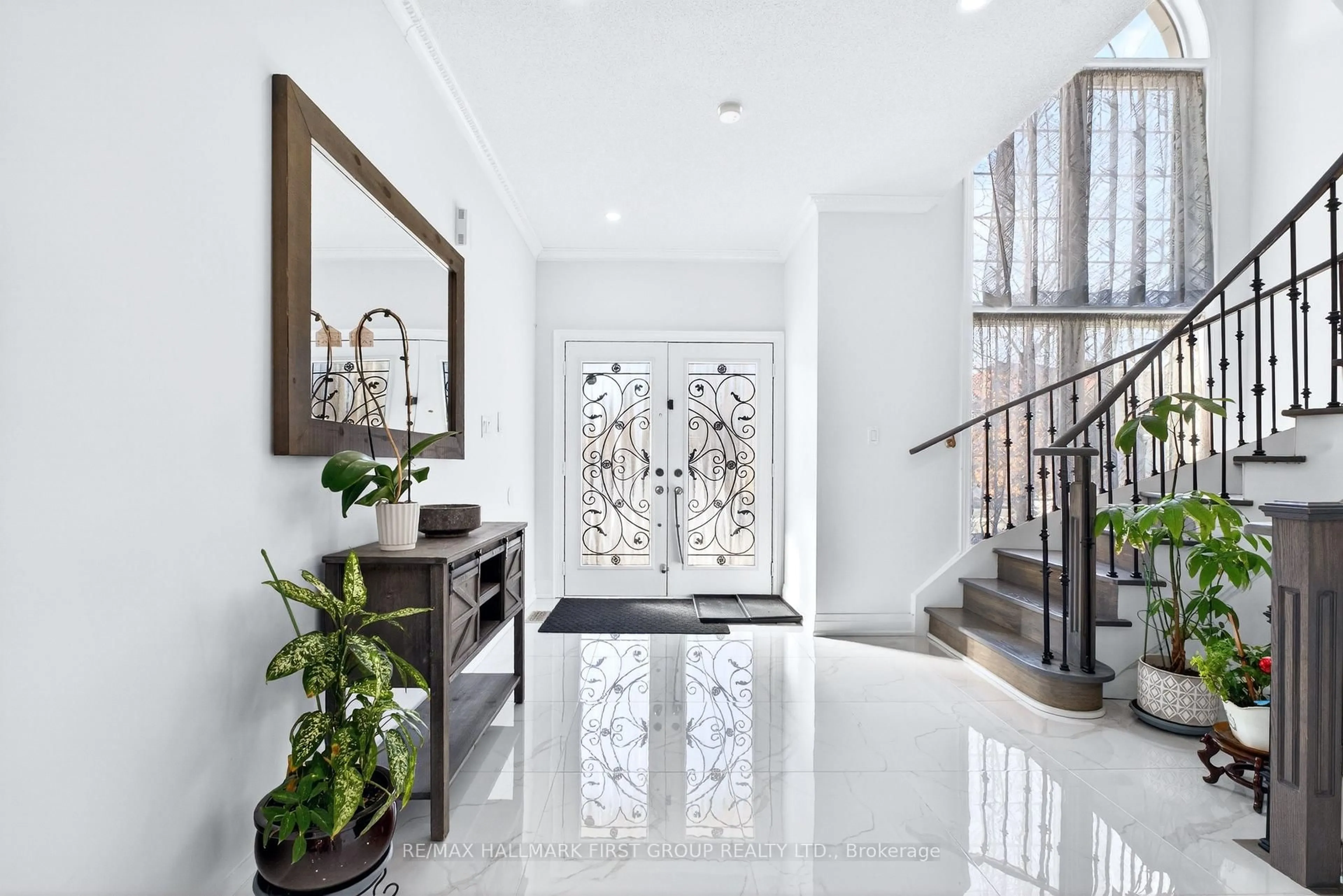 Indoor entryway for 18 Buster Dr, Brampton Ontario L6Y 5P8