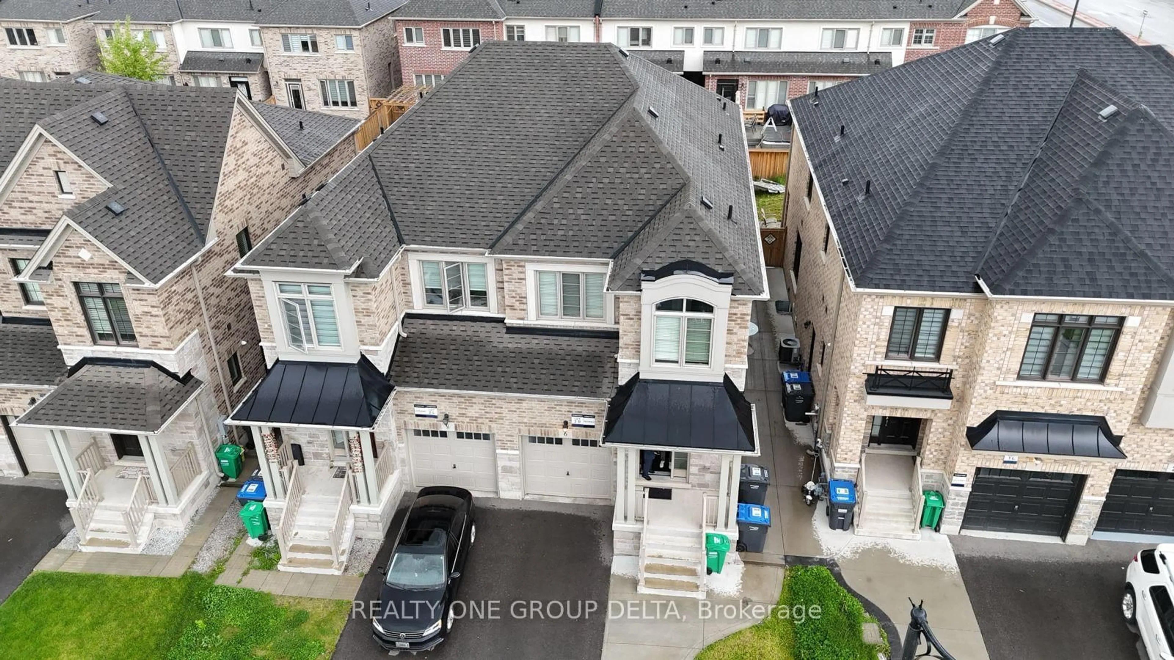 A pic from outside/outdoor area/front of a property/back of a property/a pic from drone, city buildings view from balcony for 6 Quinton Rdge #., Brampton Ontario L6Y 0E3