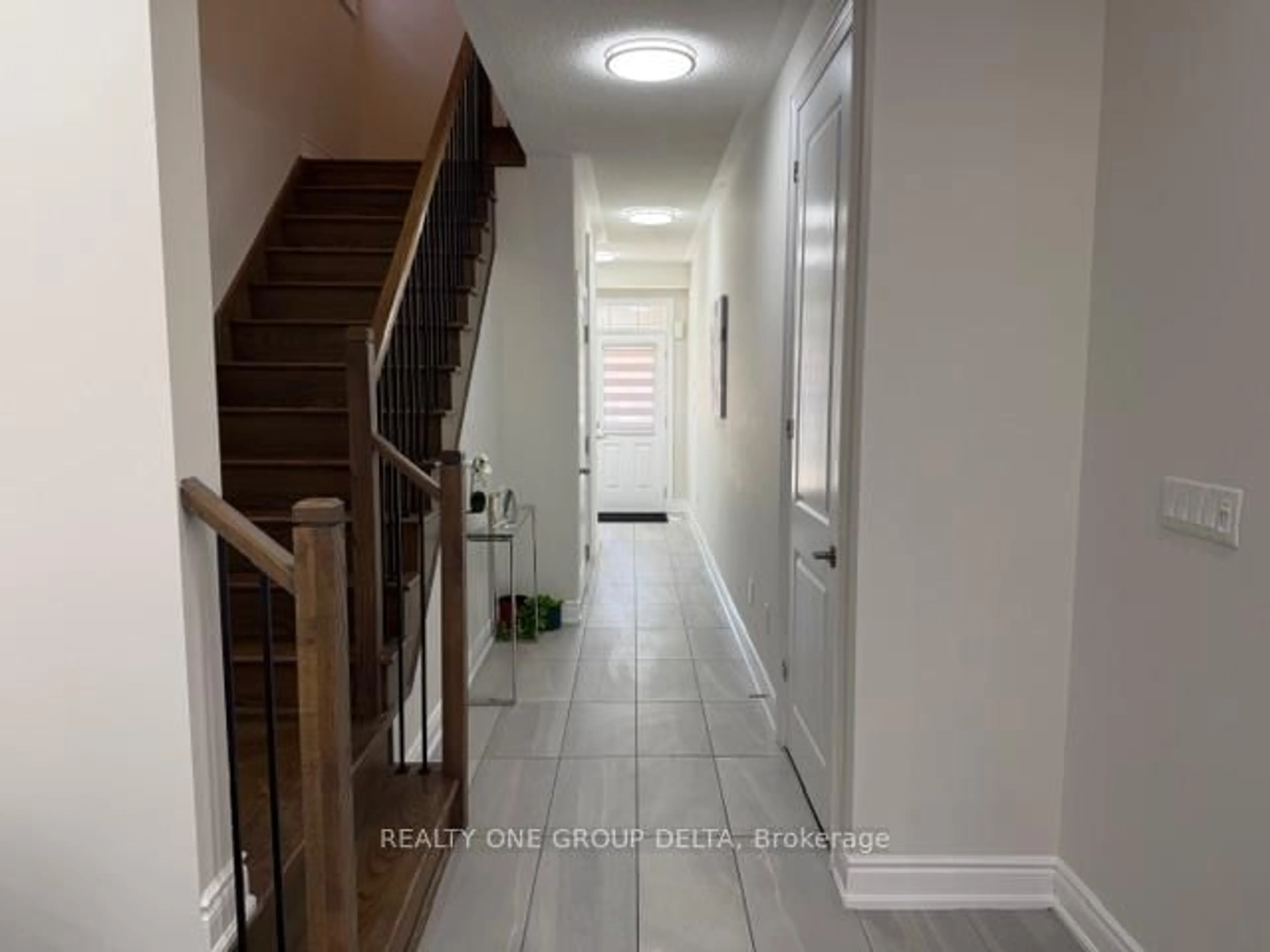 Indoor entryway for 6 Quinton Rdge #., Brampton Ontario L6Y 0E3