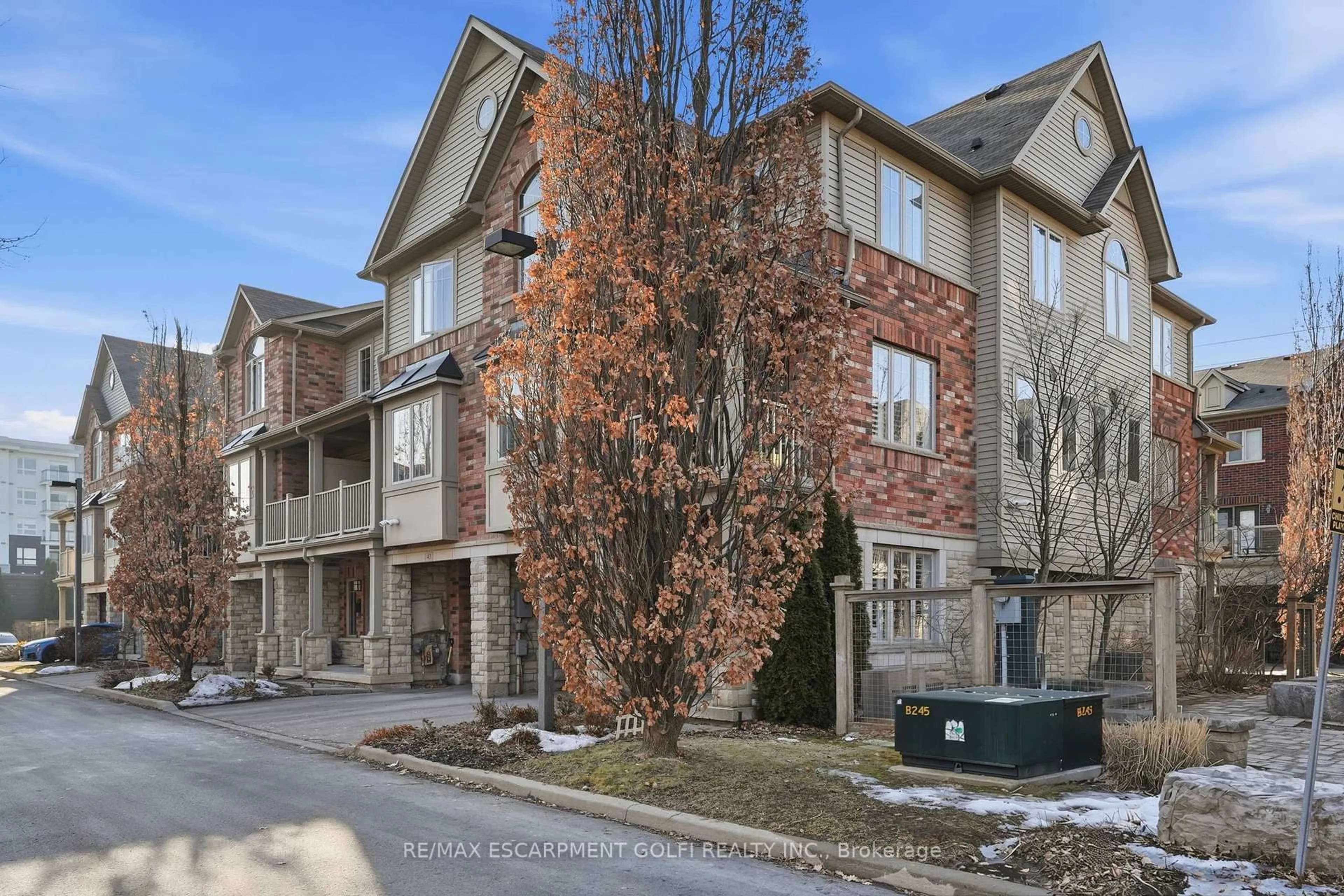 A pic from outside/outdoor area/front of a property/back of a property/a pic from drone, street for 362 Plains Rd #42, Burlington Ontario L7T 0A4