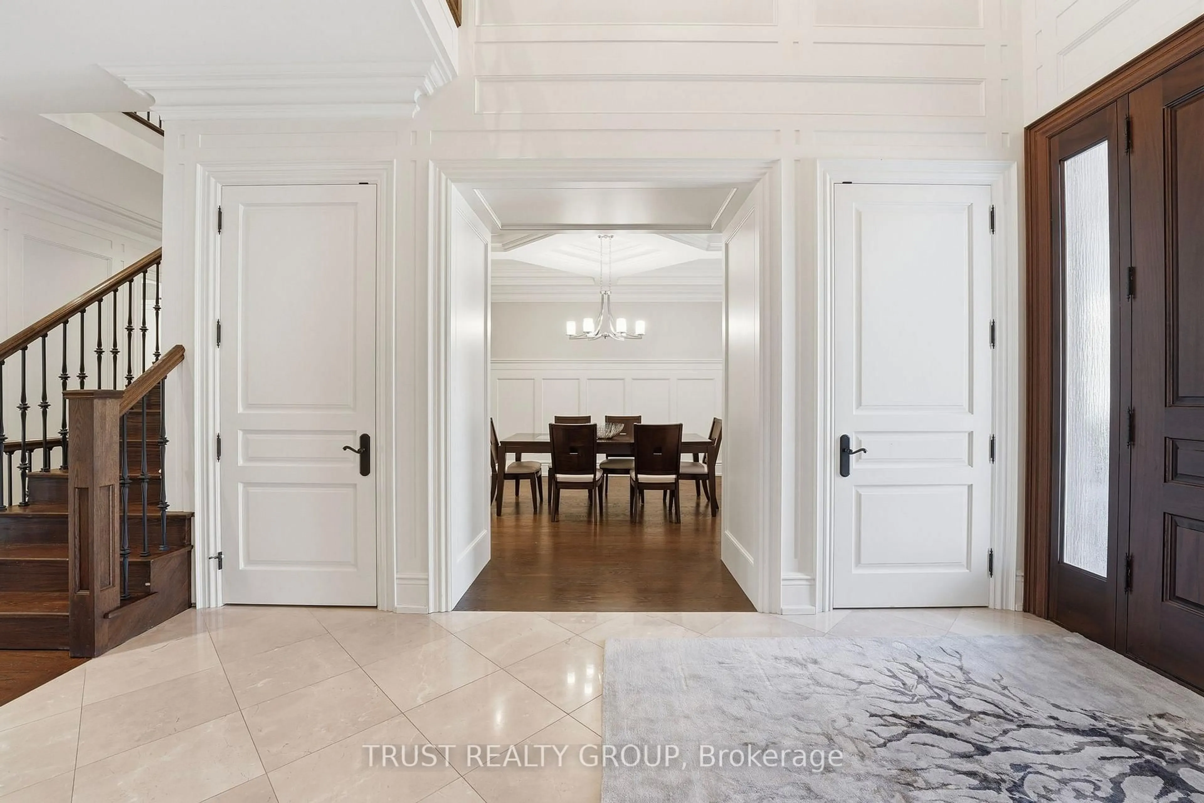 Indoor entryway for 1372 Duncan Rd, Oakville Ontario L6J 2R1