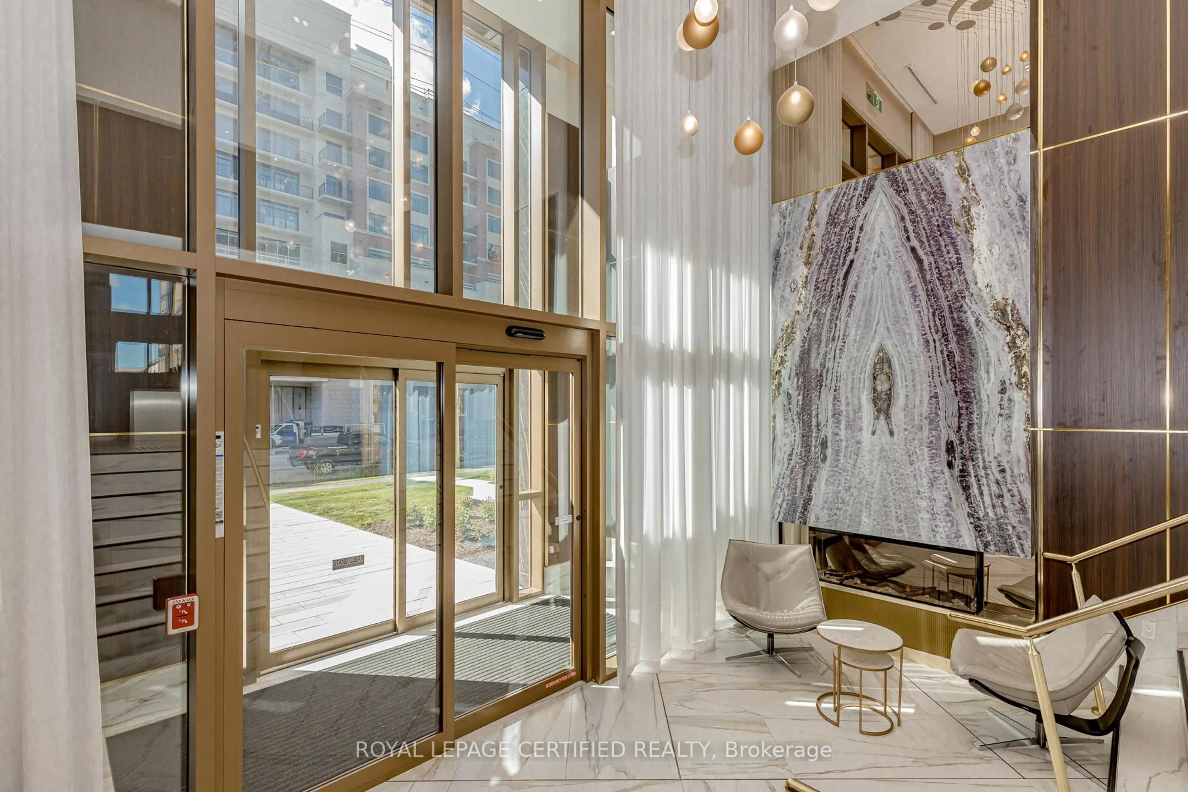 Indoor foyer for 2333 Khalsa Gate #404, Oakville Ontario L6M 4J2