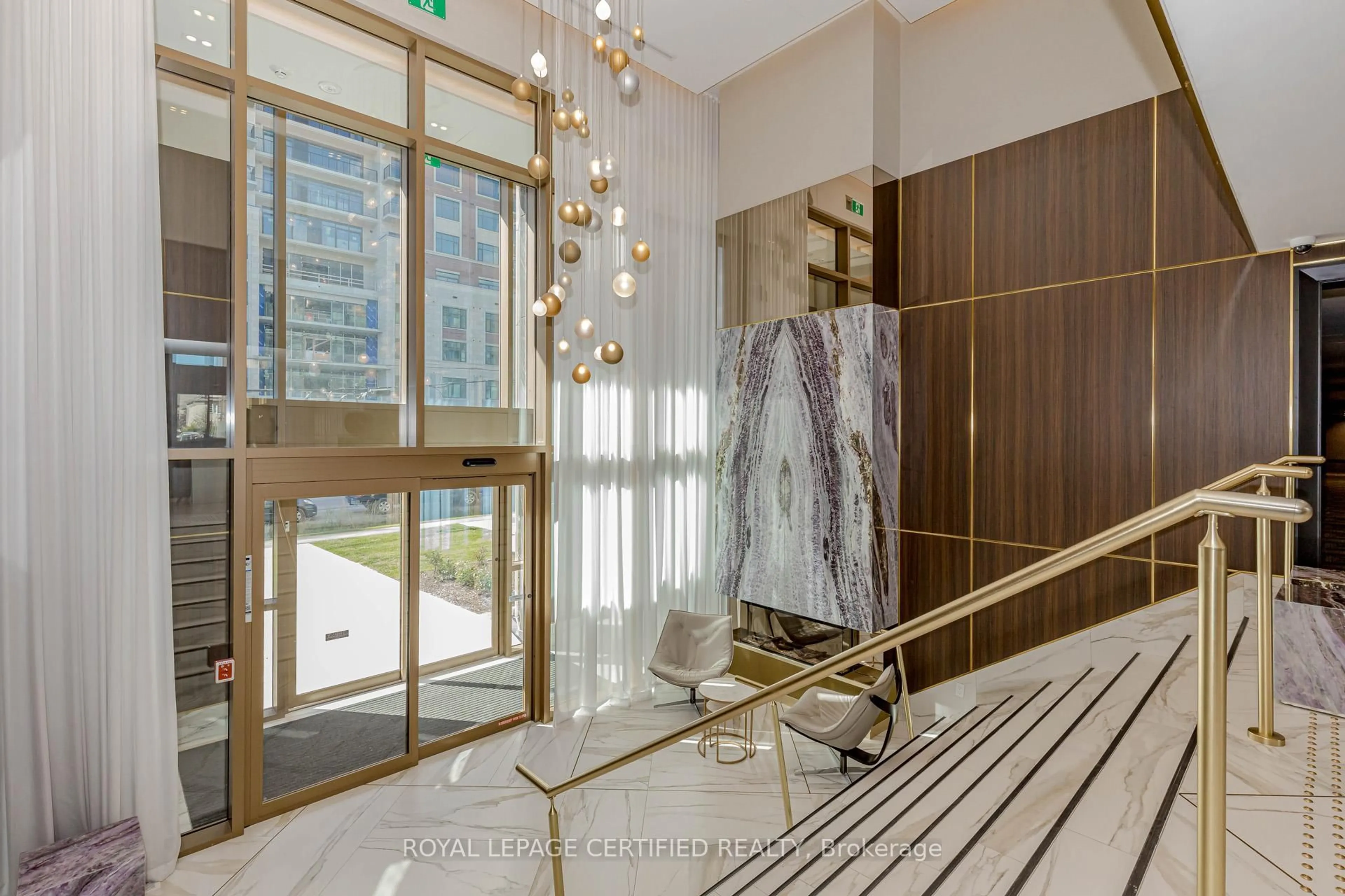 Indoor foyer for 2333 Khalsa Gate #404, Oakville Ontario L6M 4J2