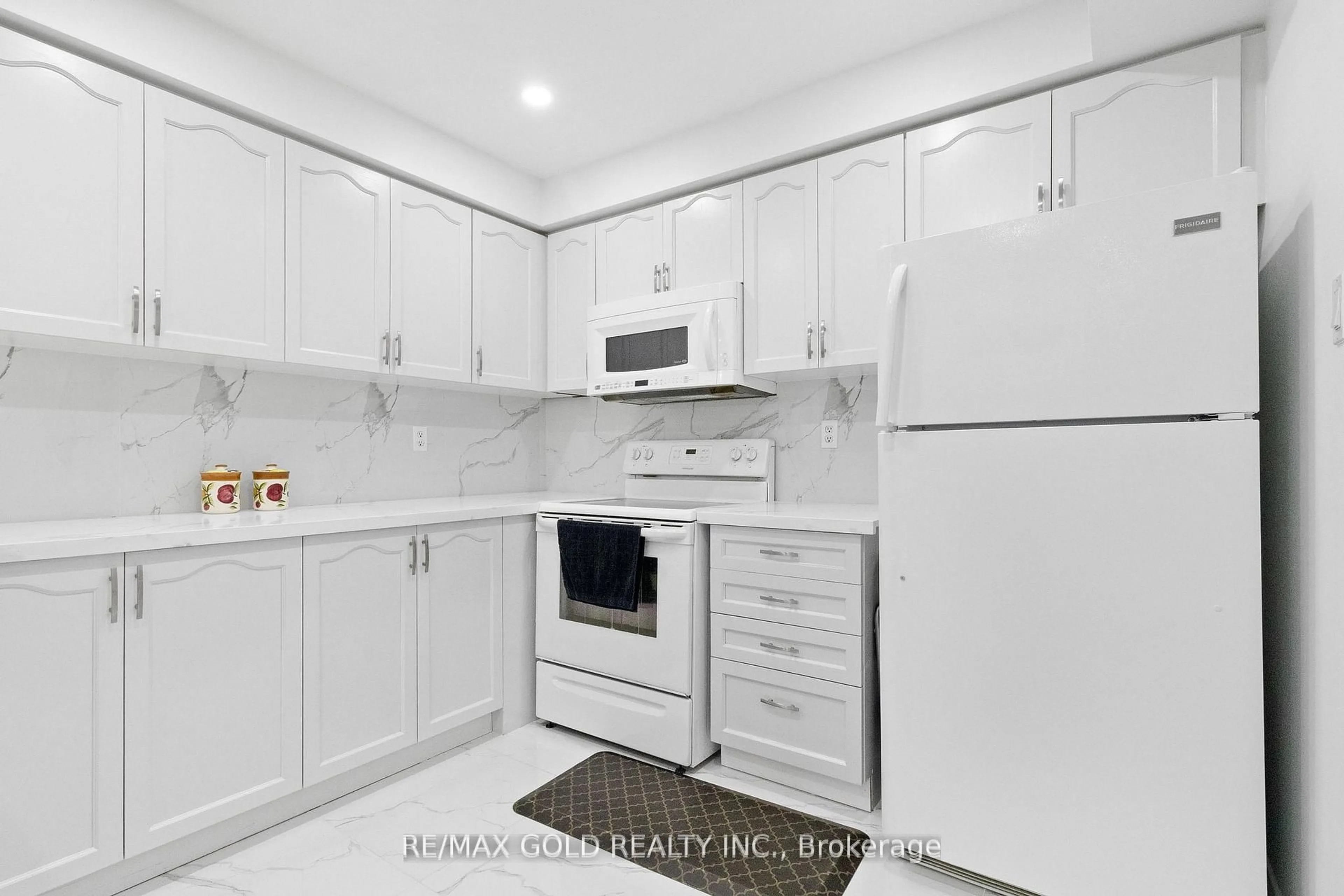 Standard kitchen, ceramic/tile floor for 40 Blue Spruce St, Brampton Ontario L6R 1C5