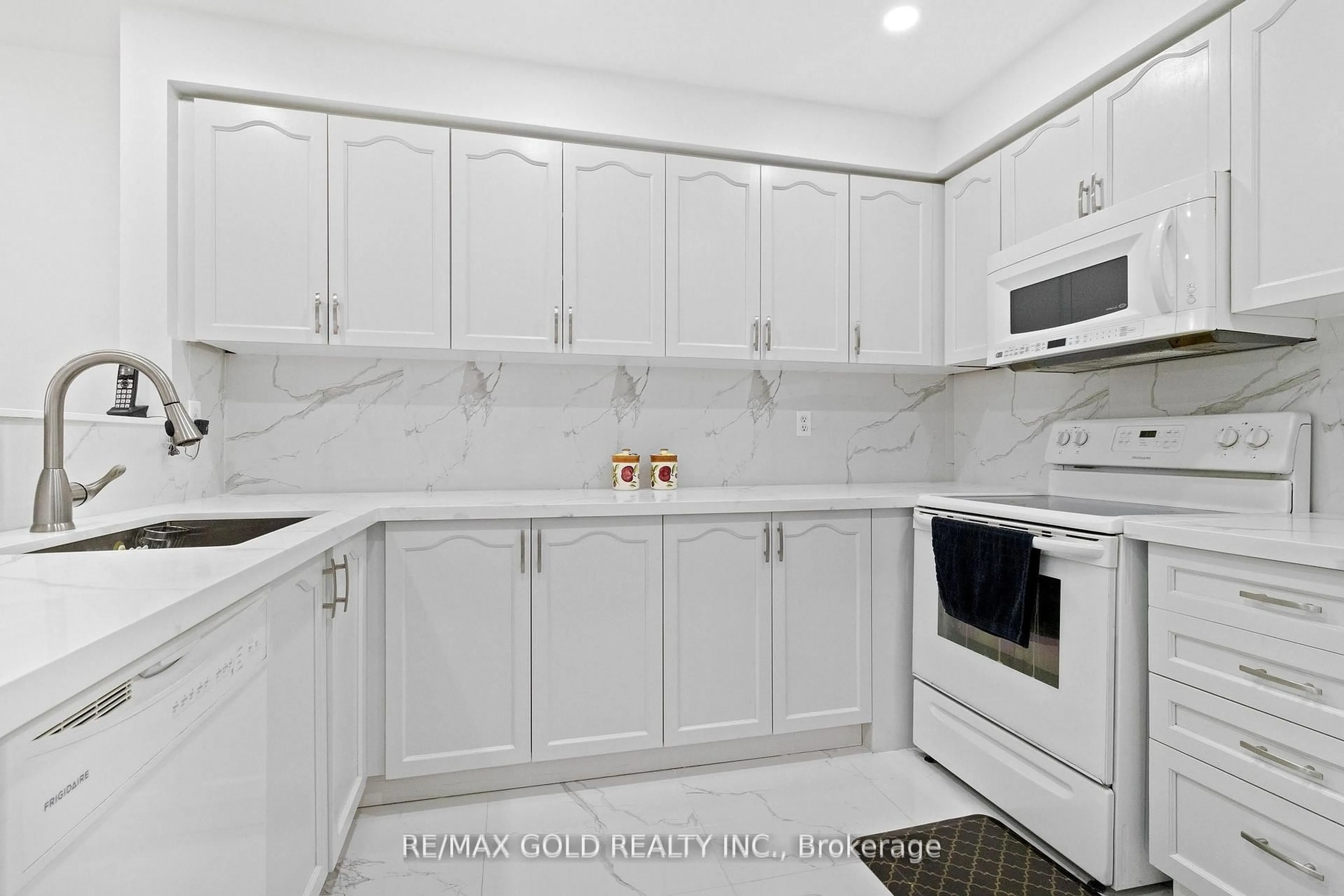 Standard kitchen, ceramic/tile floor for 40 Blue Spruce St, Brampton Ontario L6R 1C5