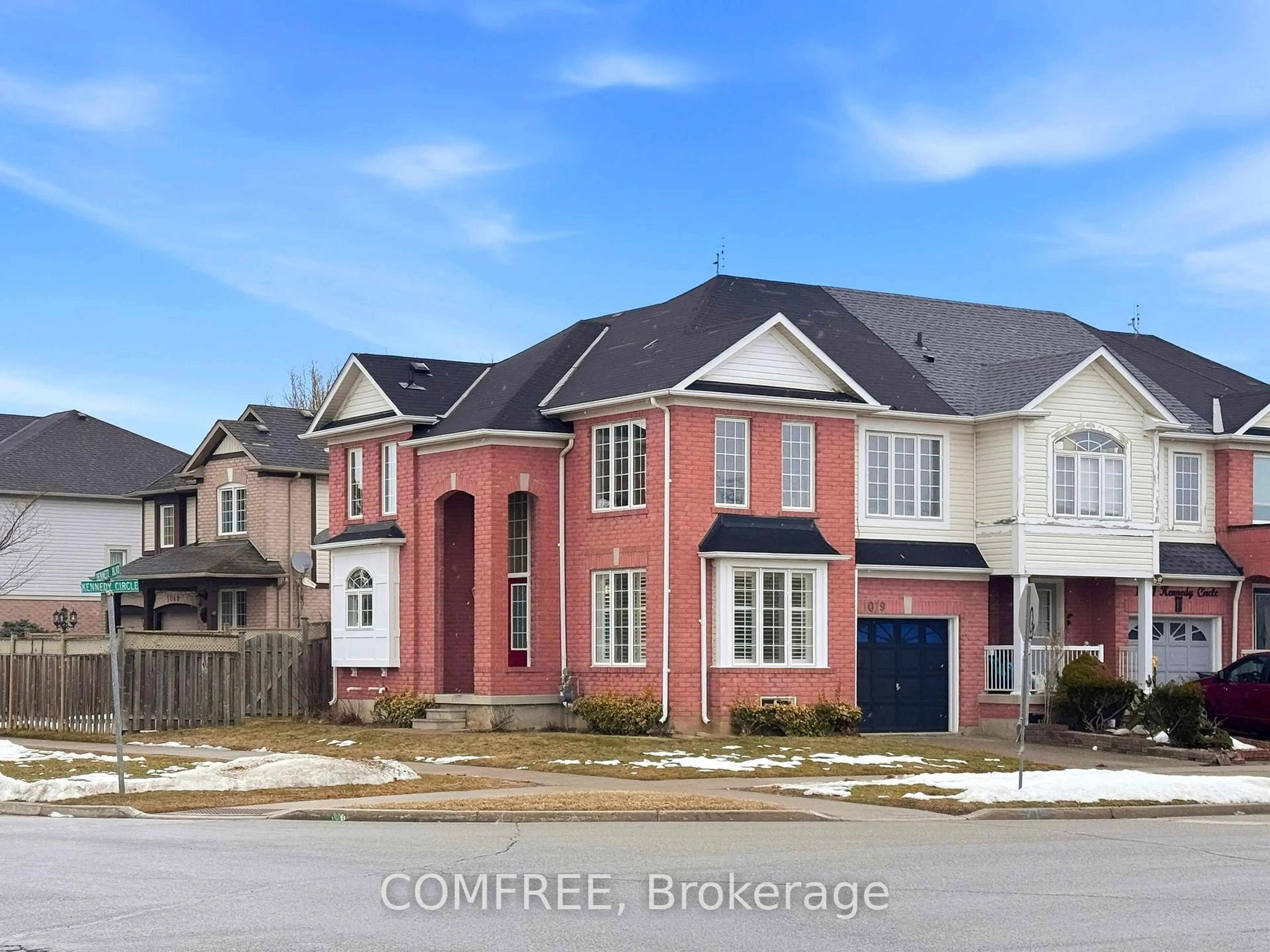 Home with brick exterior material, street for 1019 Kennedy Circ, Milton Ontario L9T 5S4