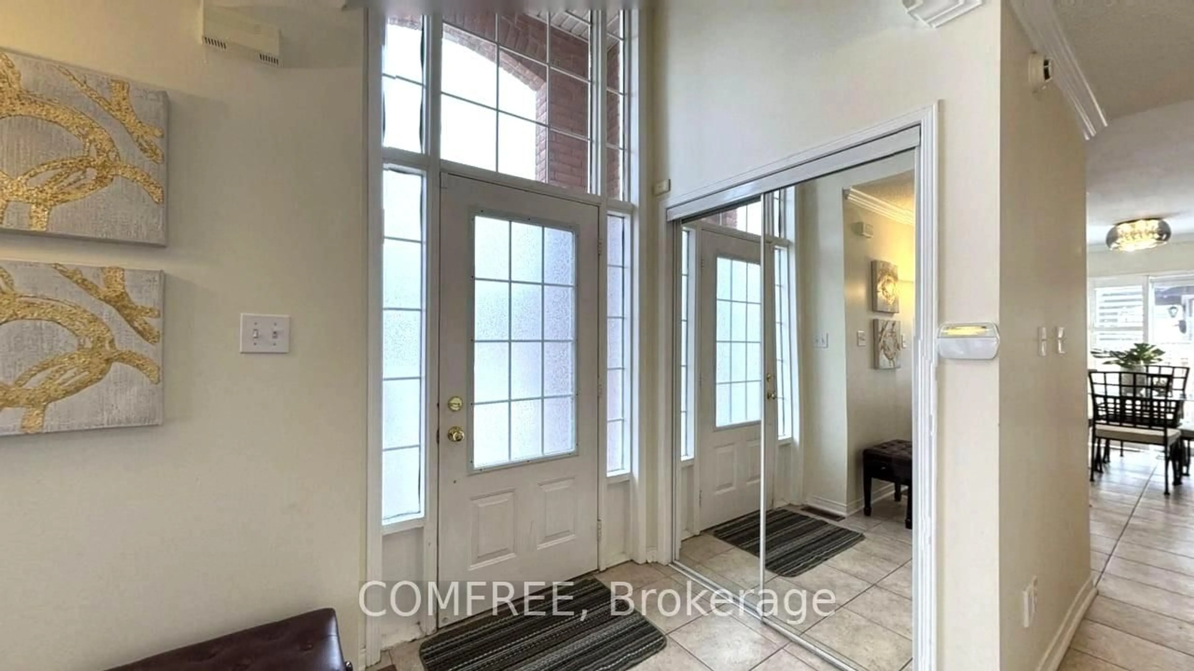 Indoor entryway for 1019 Kennedy Circ, Milton Ontario L9T 5S4