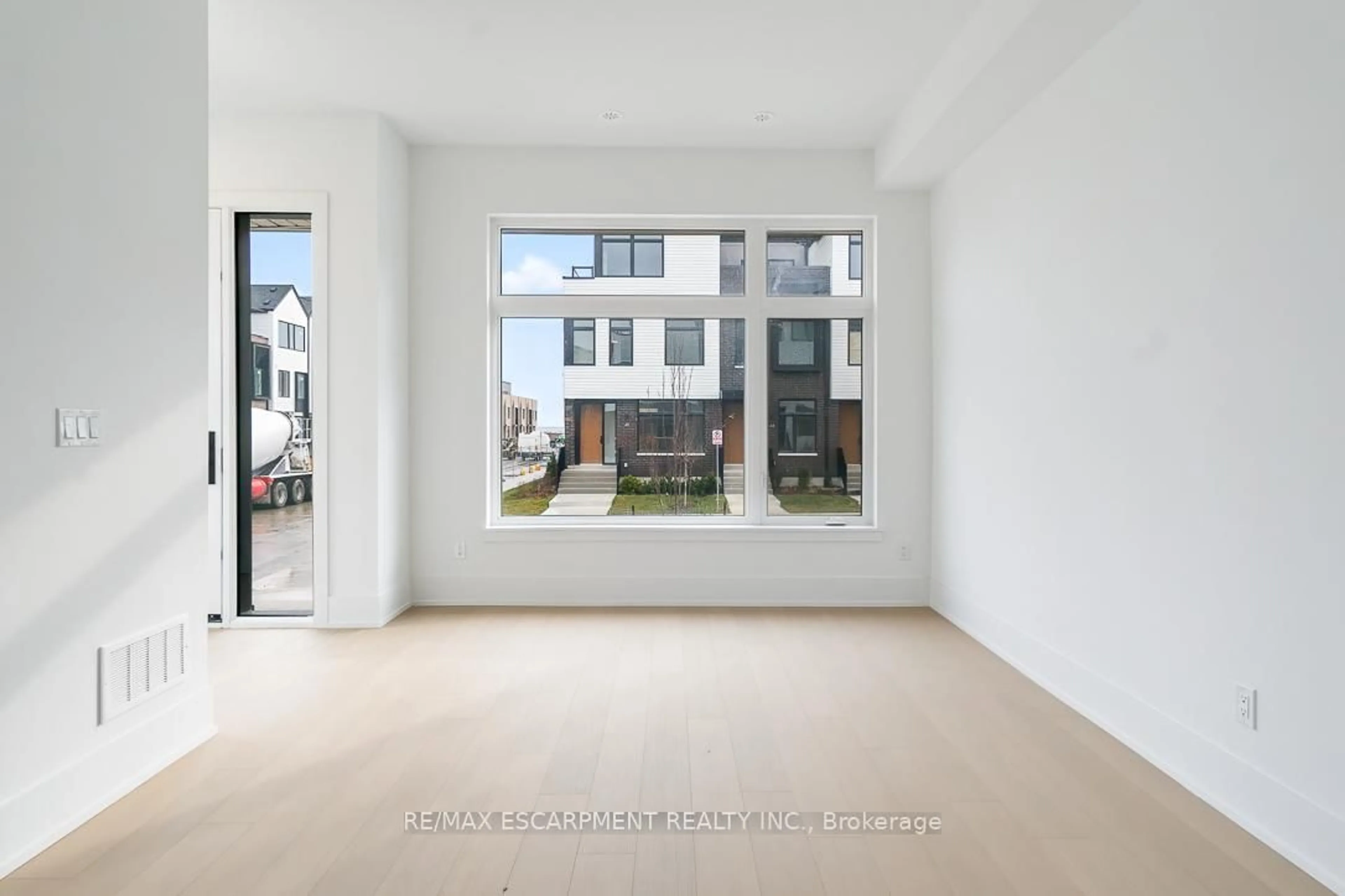 A pic of a room for 20 Lou Parsons Way #19, Mississauga Ontario L5H 0B2