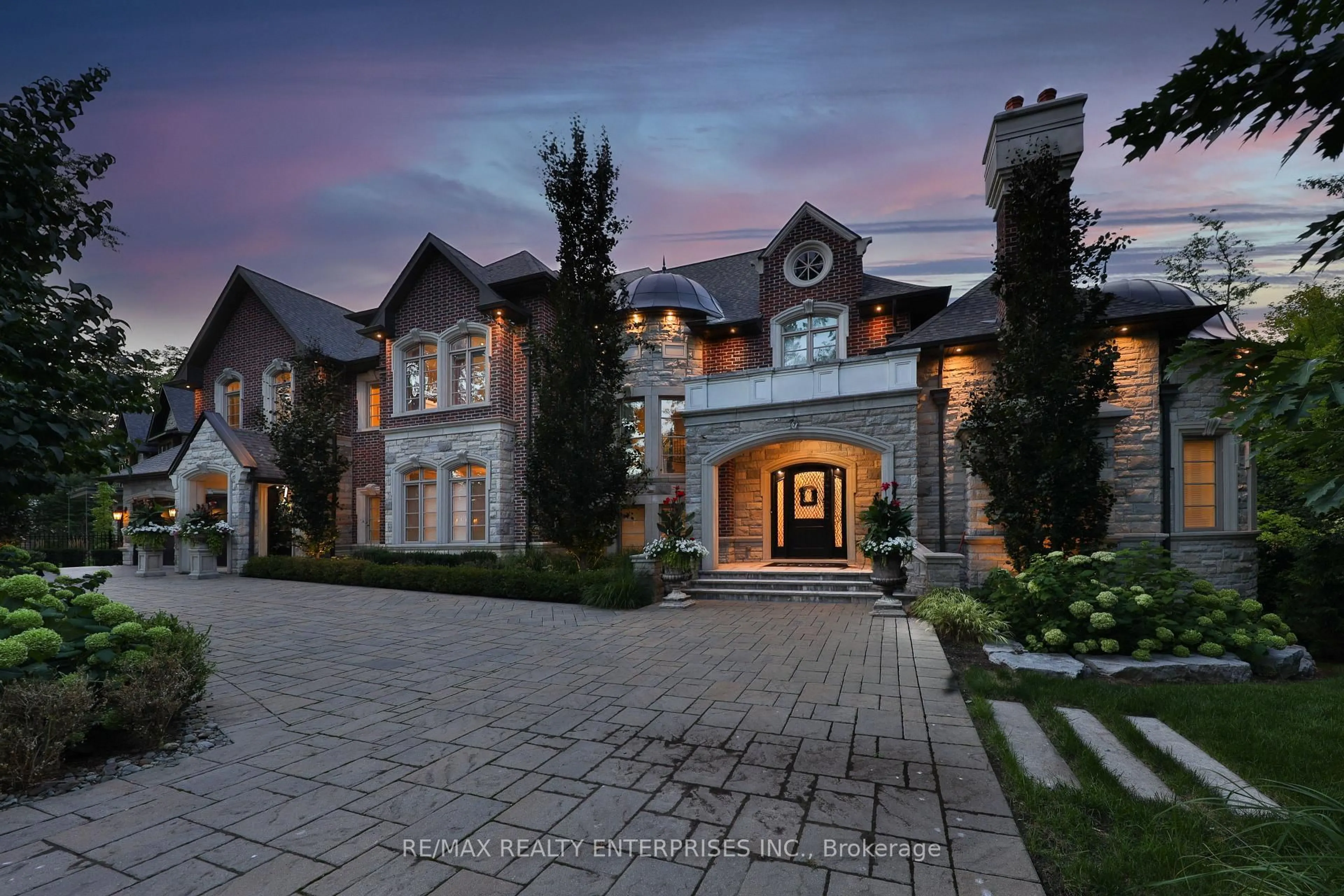 Unknown for 1459 Stavebank Rd, Mississauga Ontario L5G 2V5