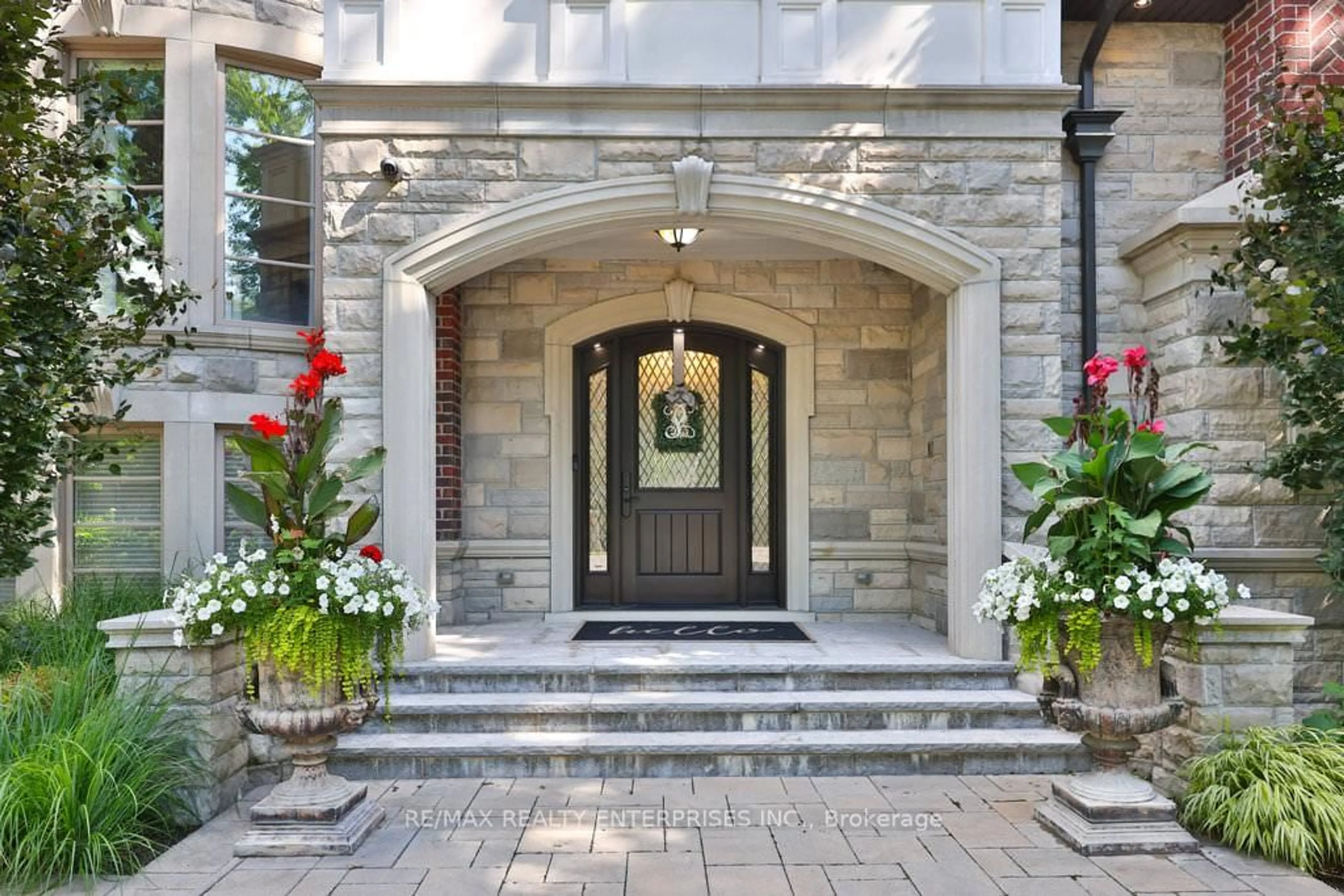 Indoor entryway for 1459 Stavebank Rd, Mississauga Ontario L5G 2V5