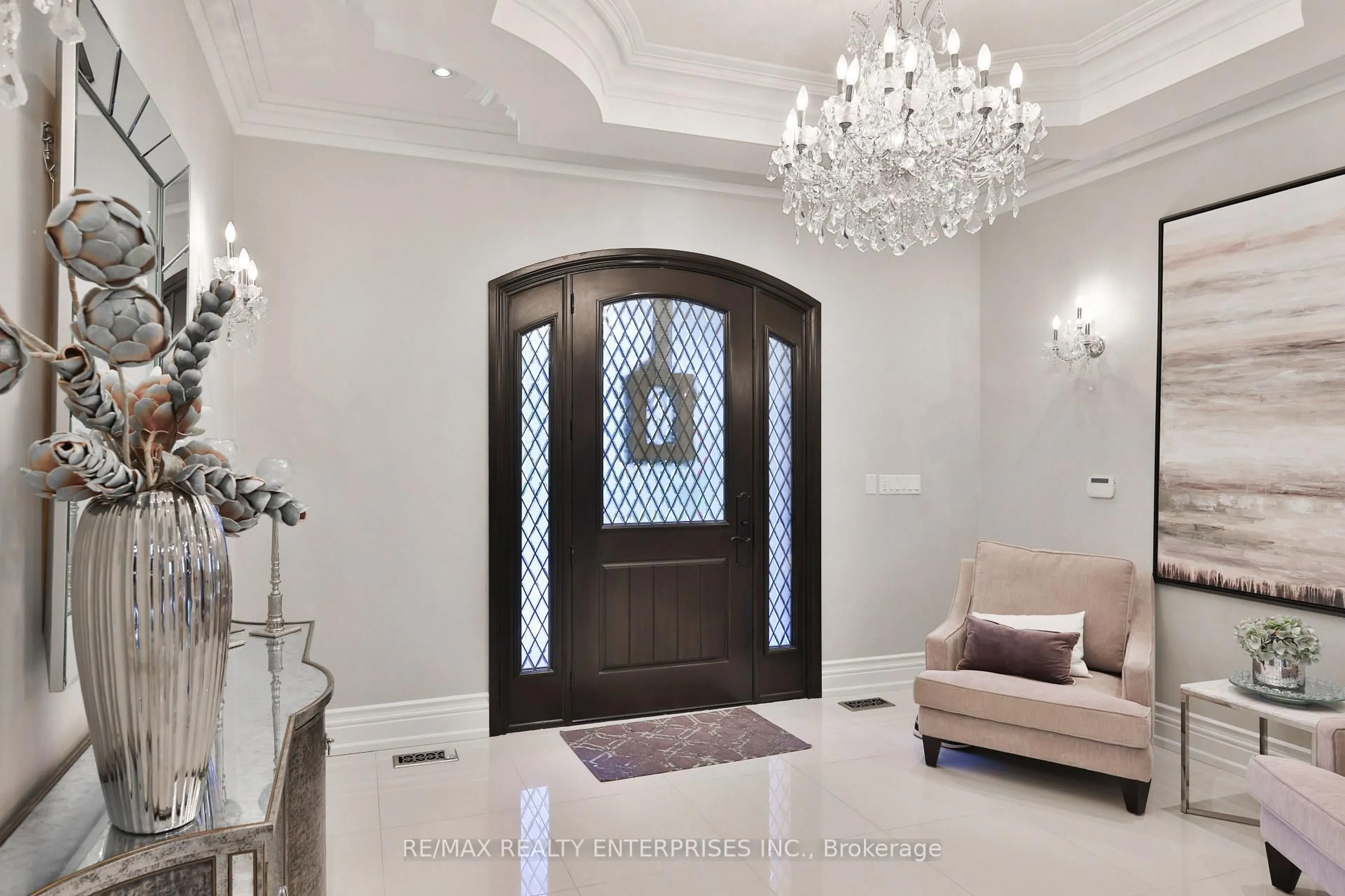 Indoor entryway for 1459 Stavebank Rd, Mississauga Ontario L5G 2V5