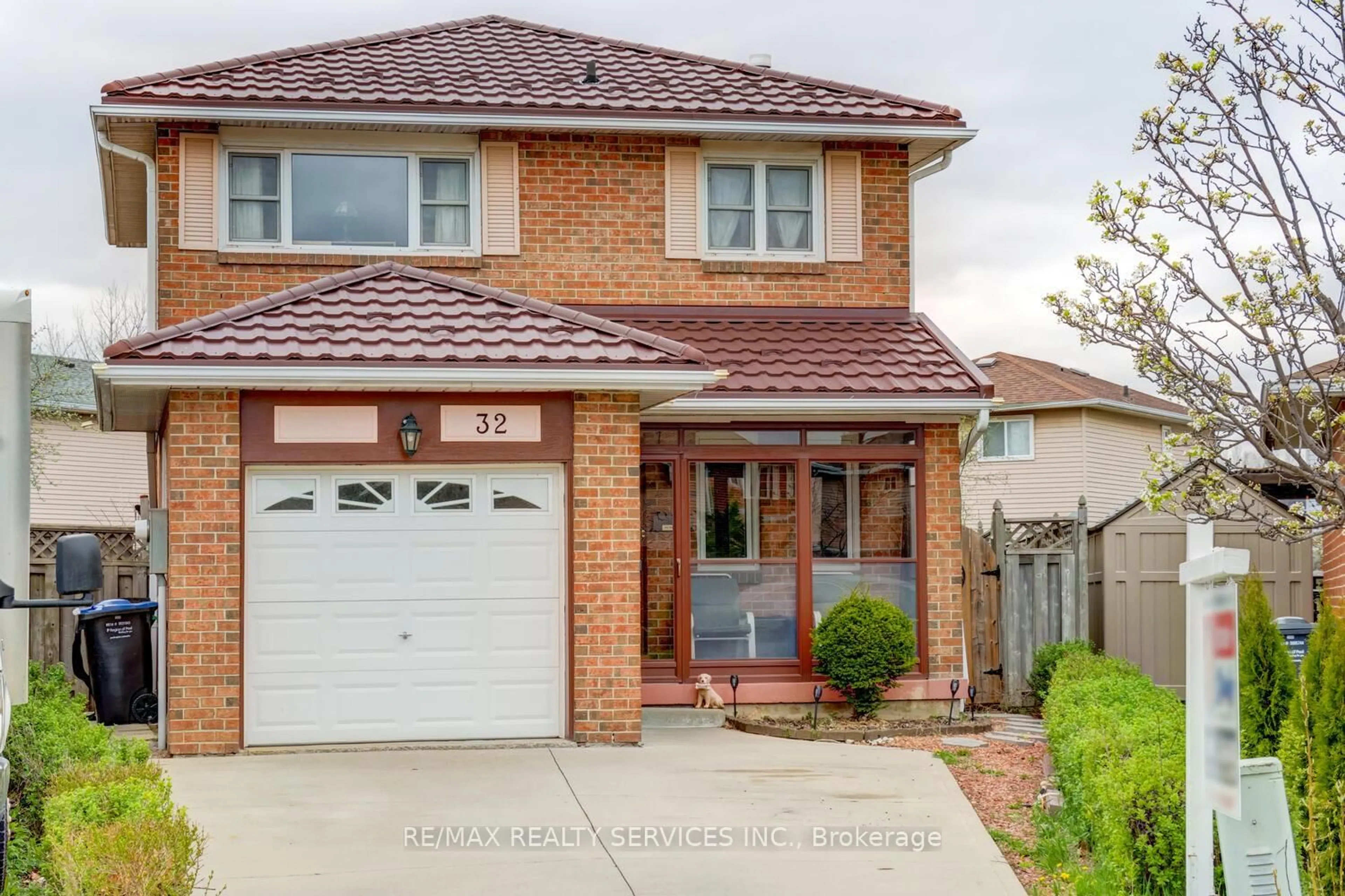 Home with brick exterior material, street for 32 Helios Pl, Brampton Ontario L6Z 2B2