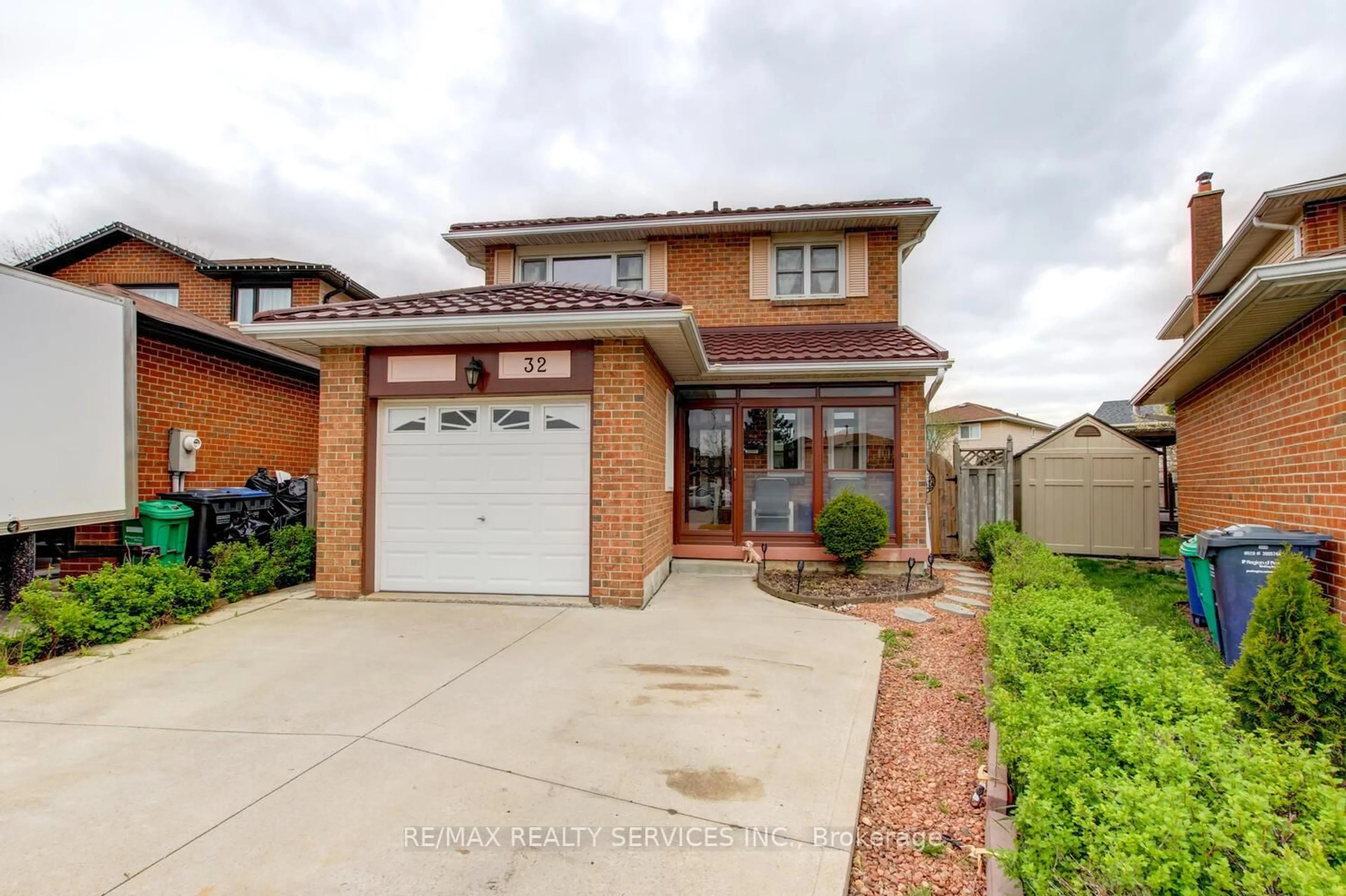 Home with brick exterior material, street for 32 Helios Pl, Brampton Ontario L6Z 2B2