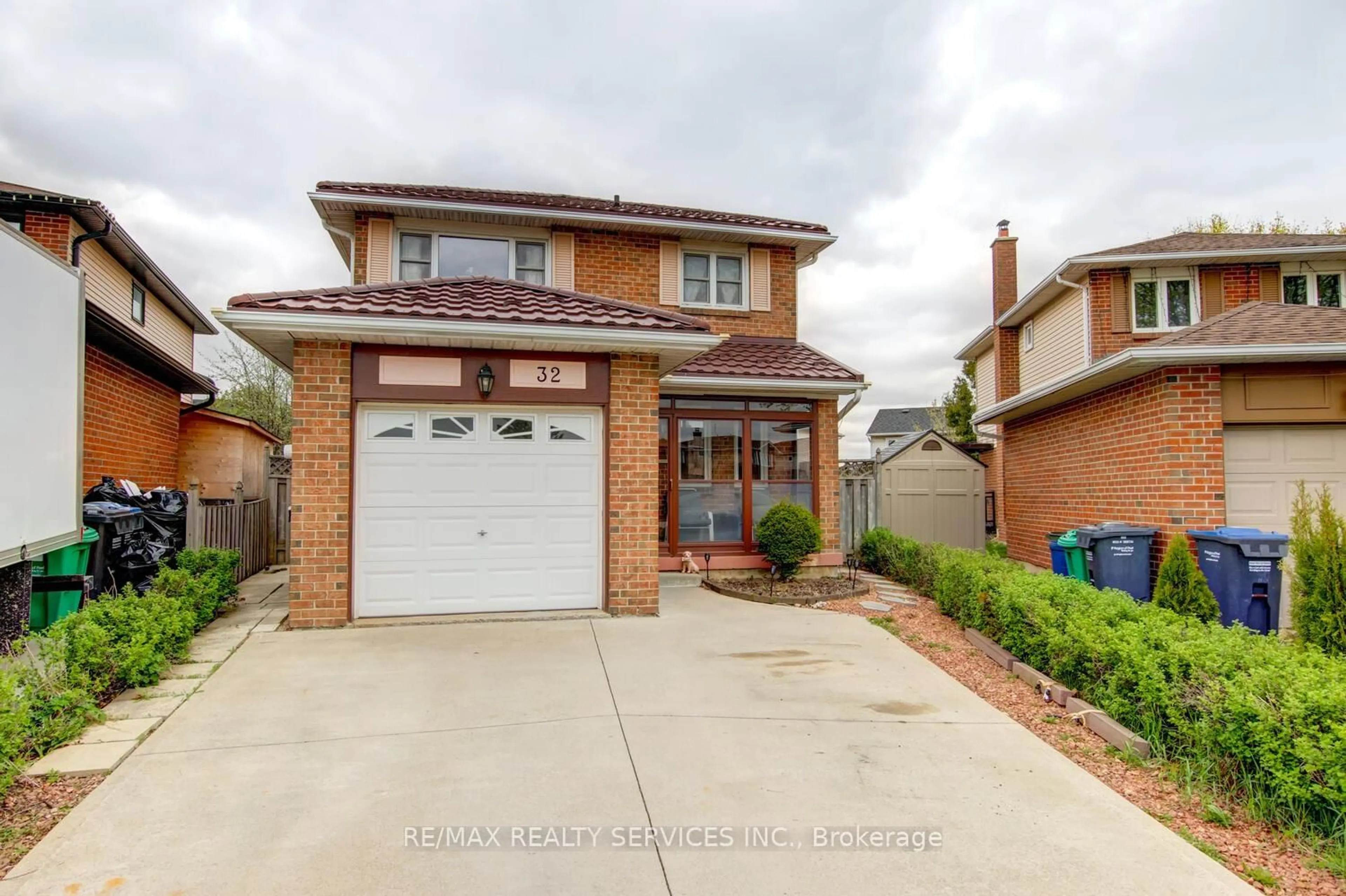 Home with brick exterior material, street for 32 Helios Pl, Brampton Ontario L6Z 2B2