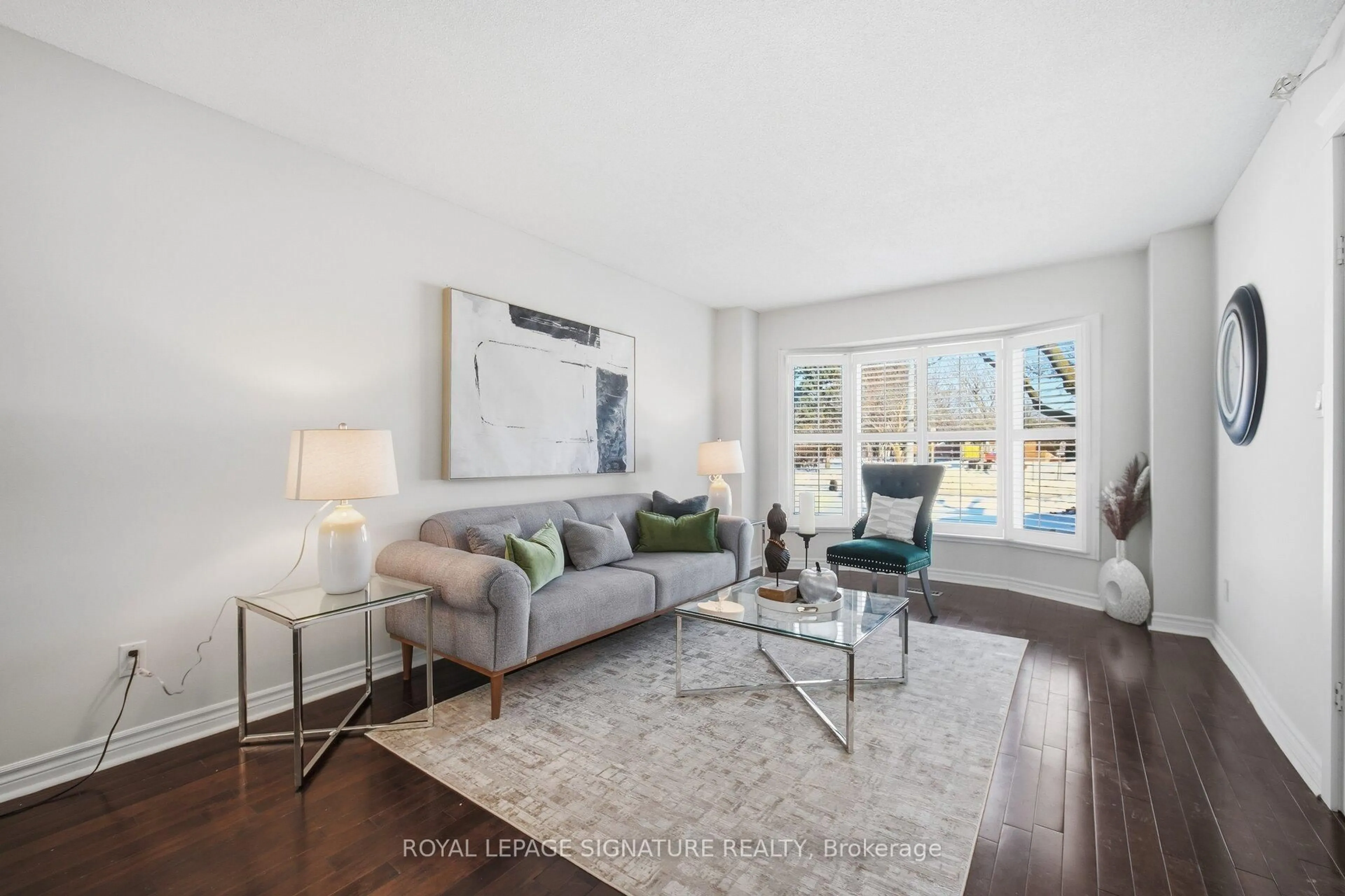 Living room with furniture, unknown for 6326 Millers Grve, Mississauga Ontario L5N 3H7