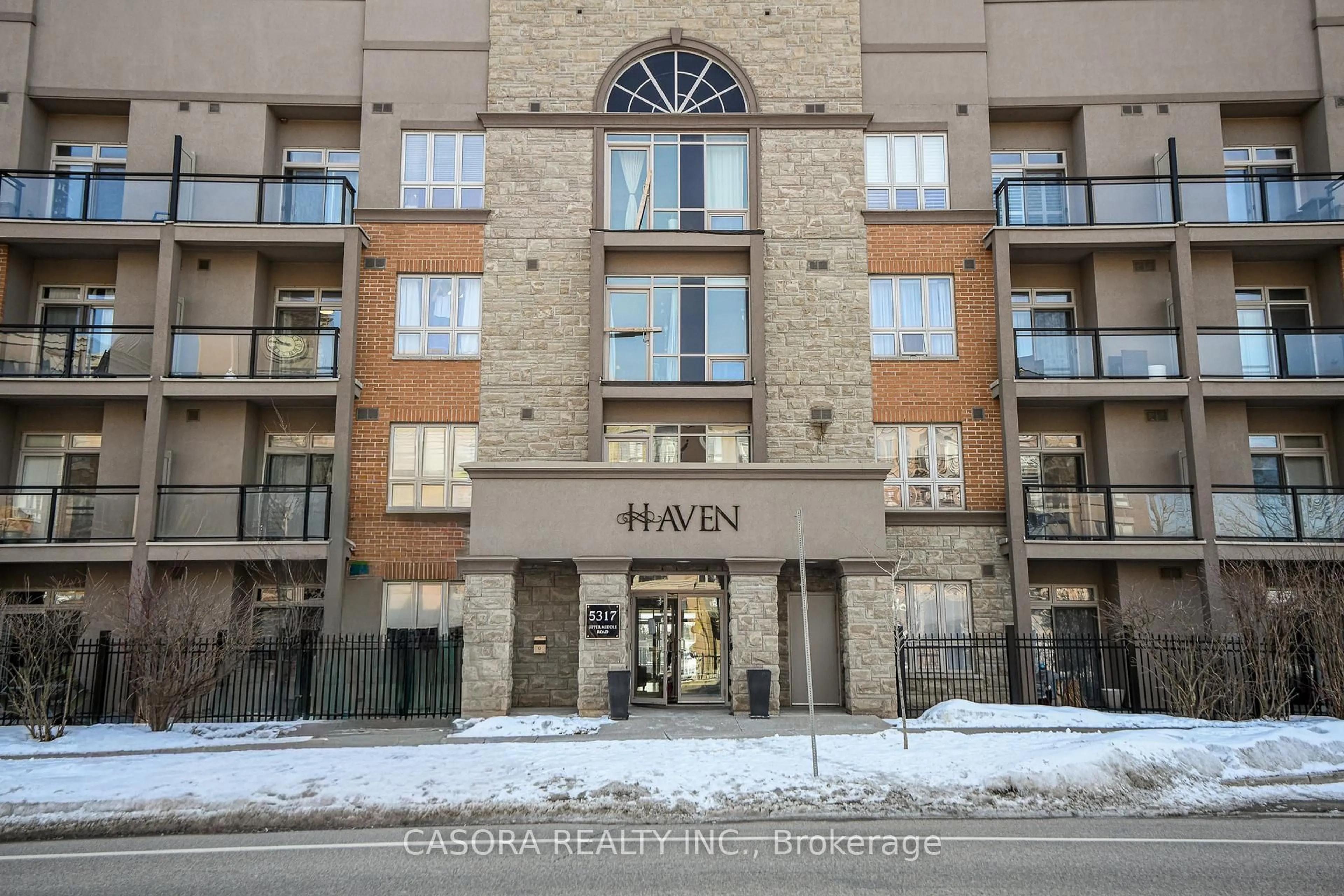 Indoor foyer for 5317 Upper Middle Rd #317, Burlington Ontario L7L 0G8