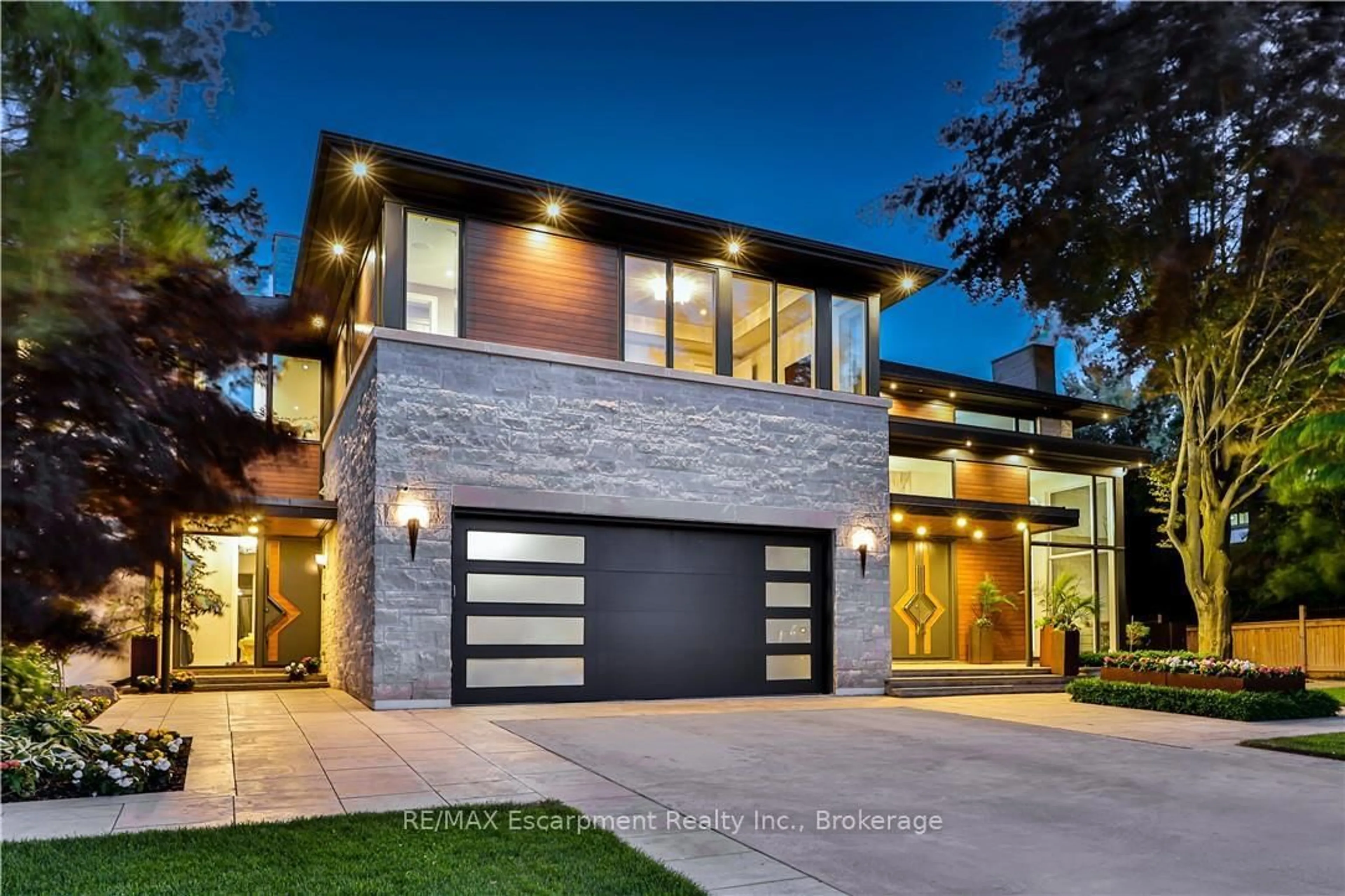 Home with brick exterior material, street for 2250 Chancery Lane, Oakville Ontario L6J 6A3