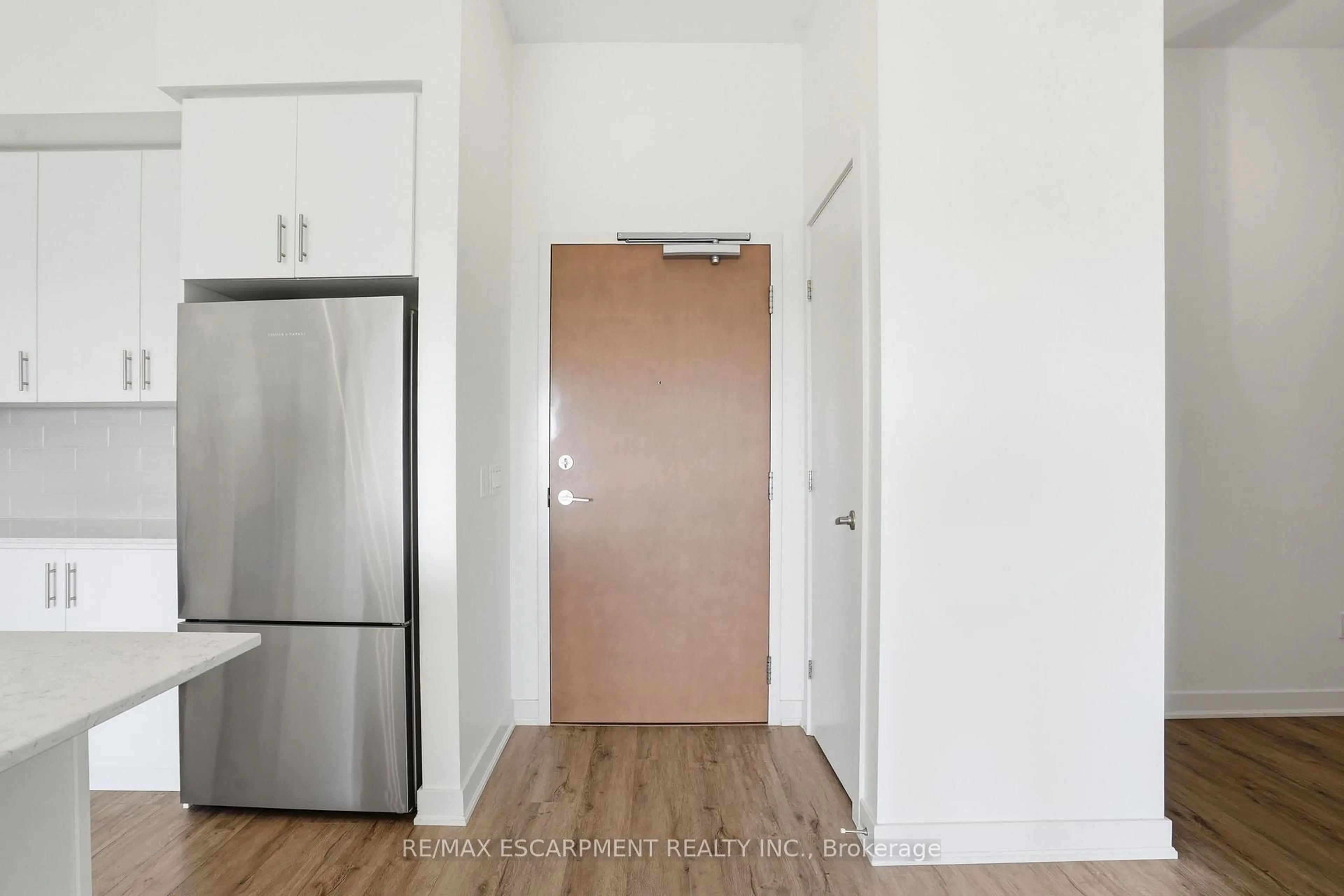 Indoor entryway for 320 Plains Rd #618, Burlington Ontario L7T 0C1