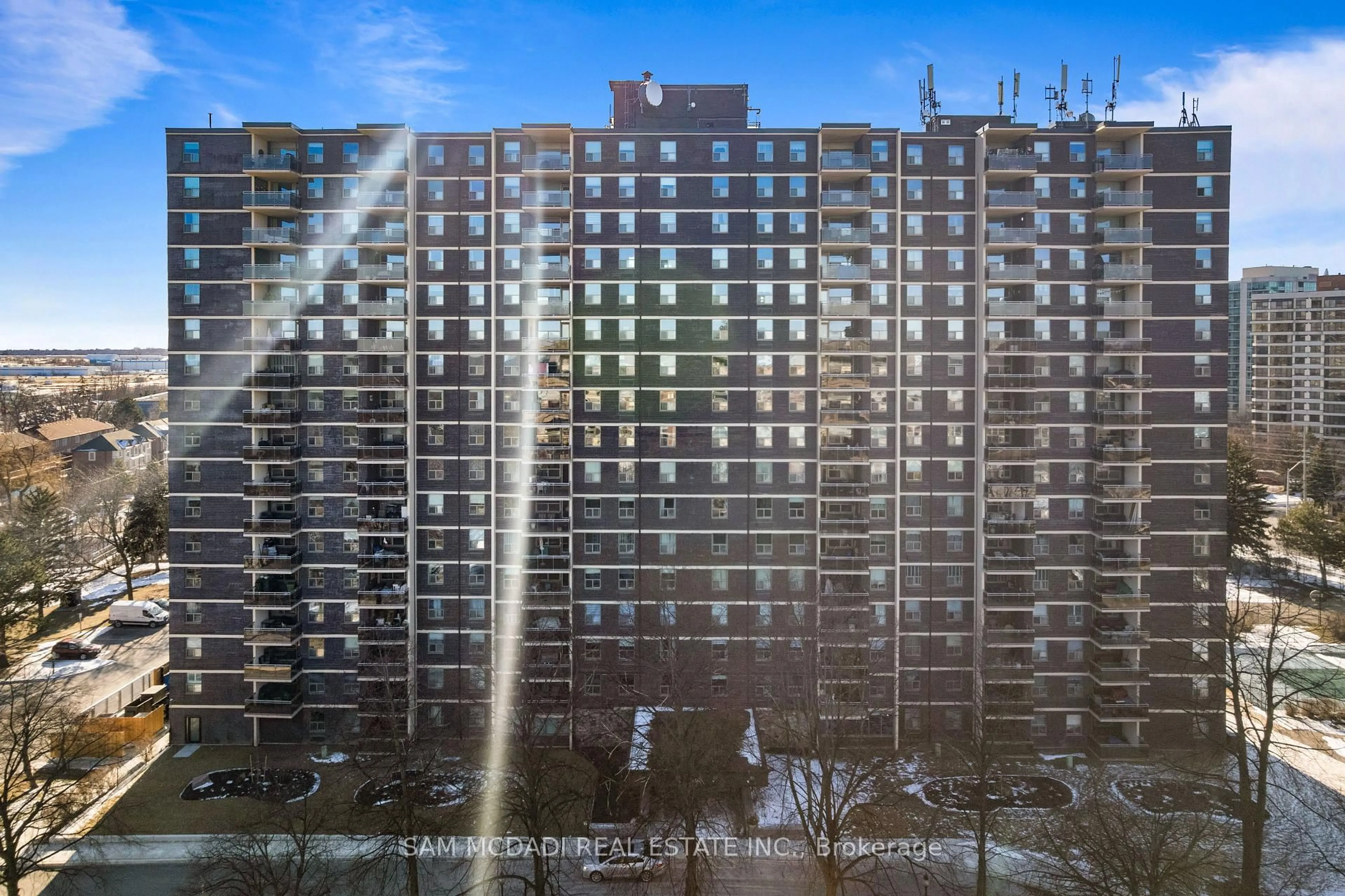 A pic from outside/outdoor area/front of a property/back of a property/a pic from drone, unknown for 966 Inverhouse Dr #409, Mississauga Ontario L5J 4B6