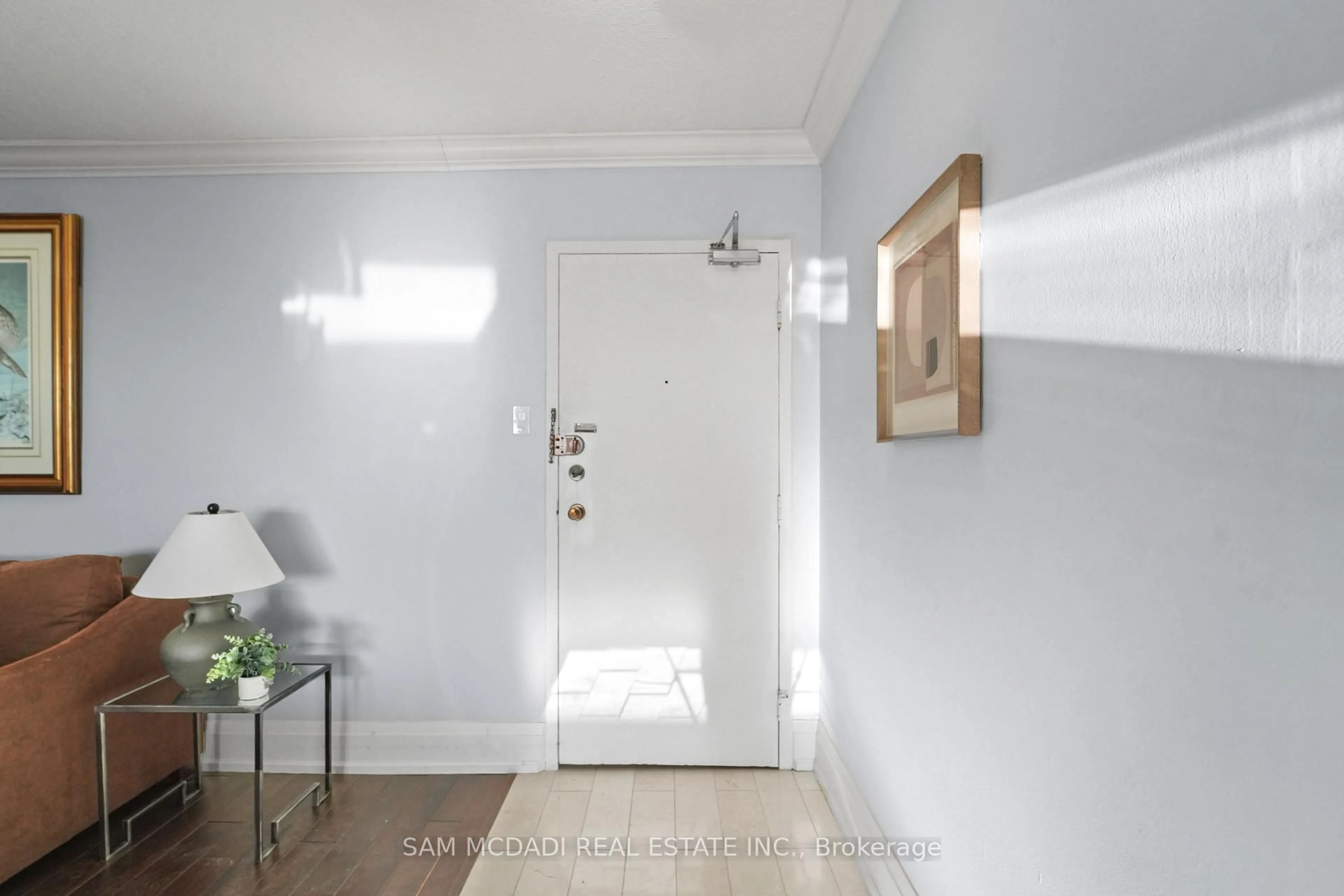 Indoor entryway for 966 Inverhouse Dr #409, Mississauga Ontario L5J 4B6