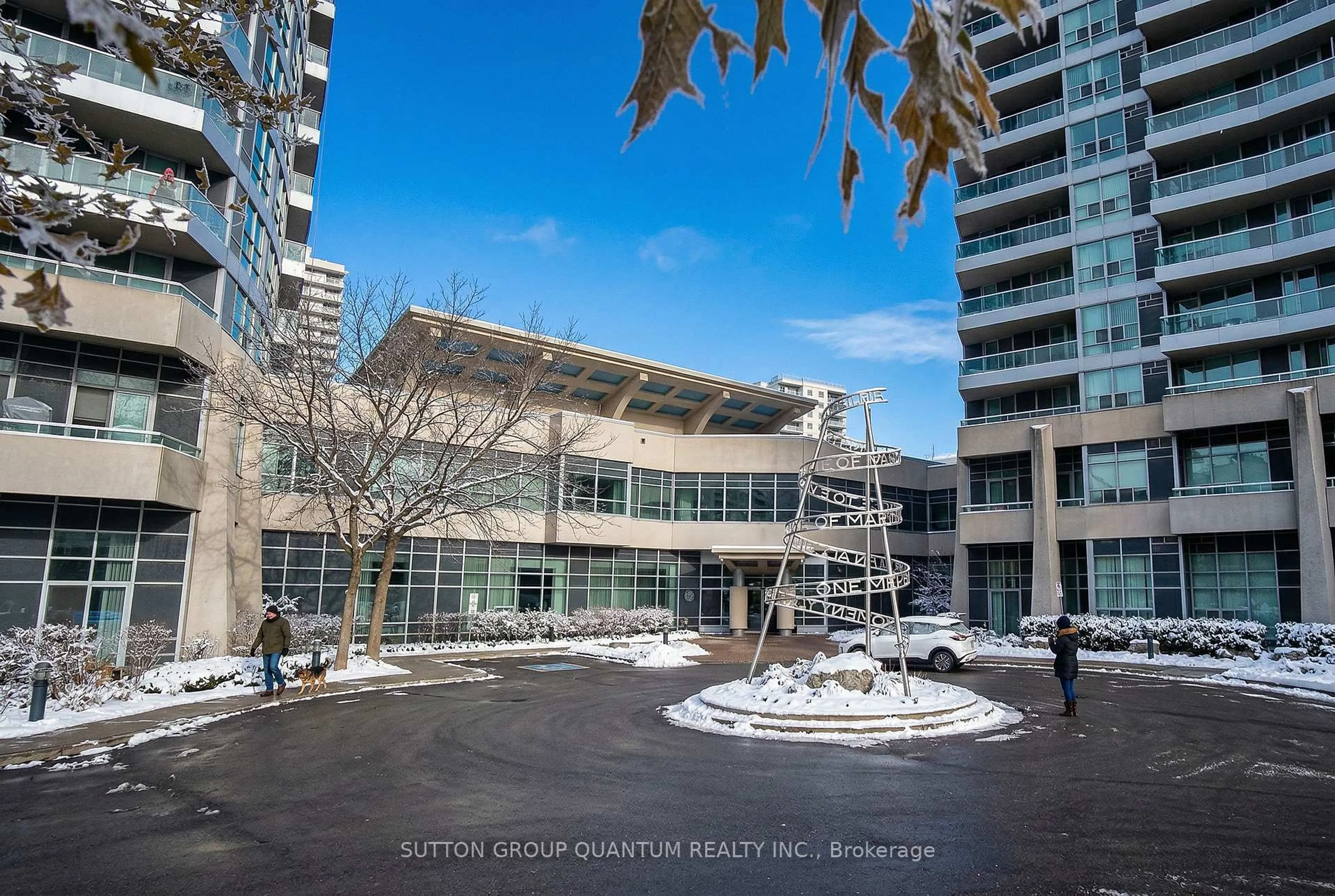 Indoor foyer for 1 Elm Dr #2705, Mississauga Ontario L5B 4M1