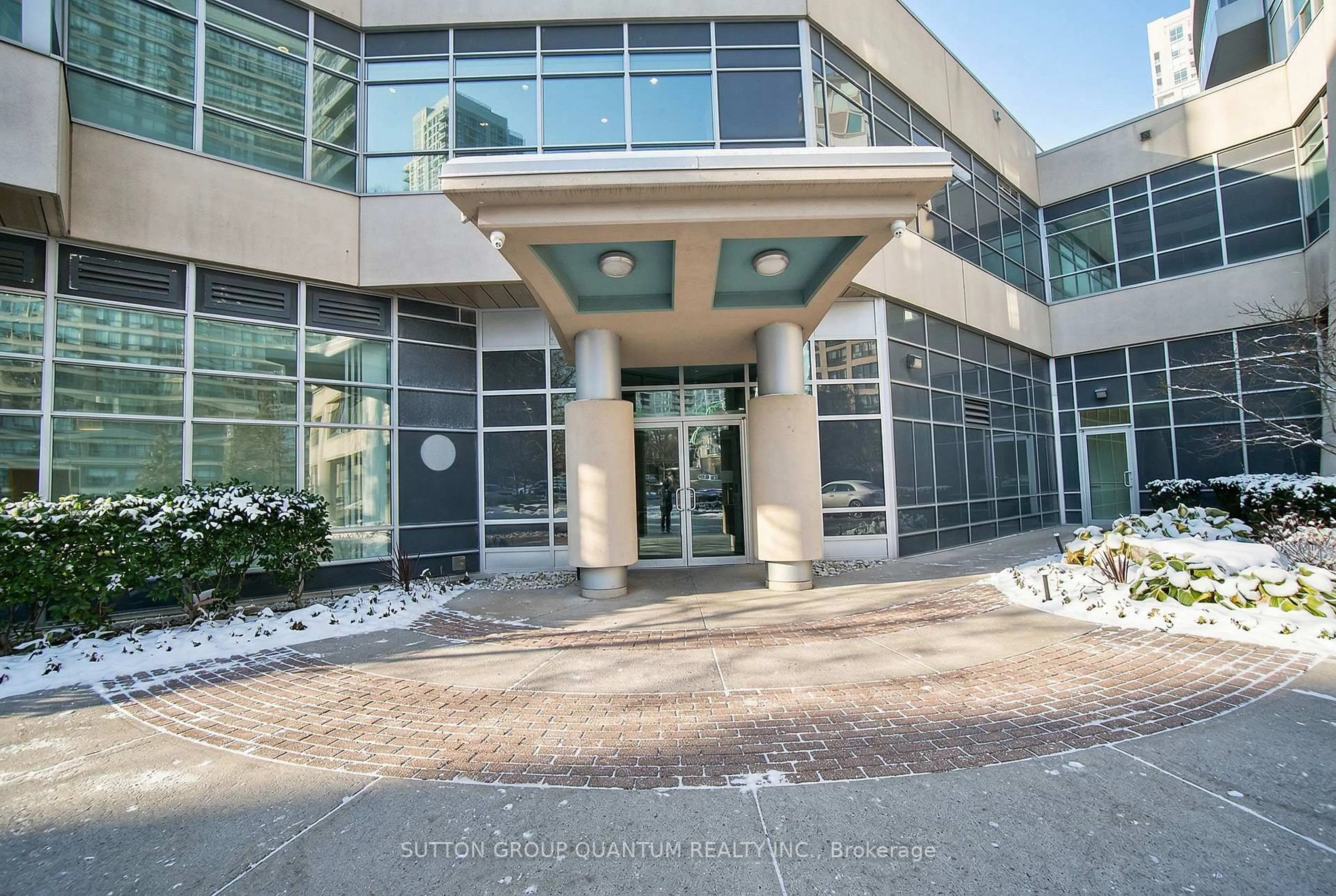 Indoor foyer for 1 Elm Dr #2705, Mississauga Ontario L5B 4M1