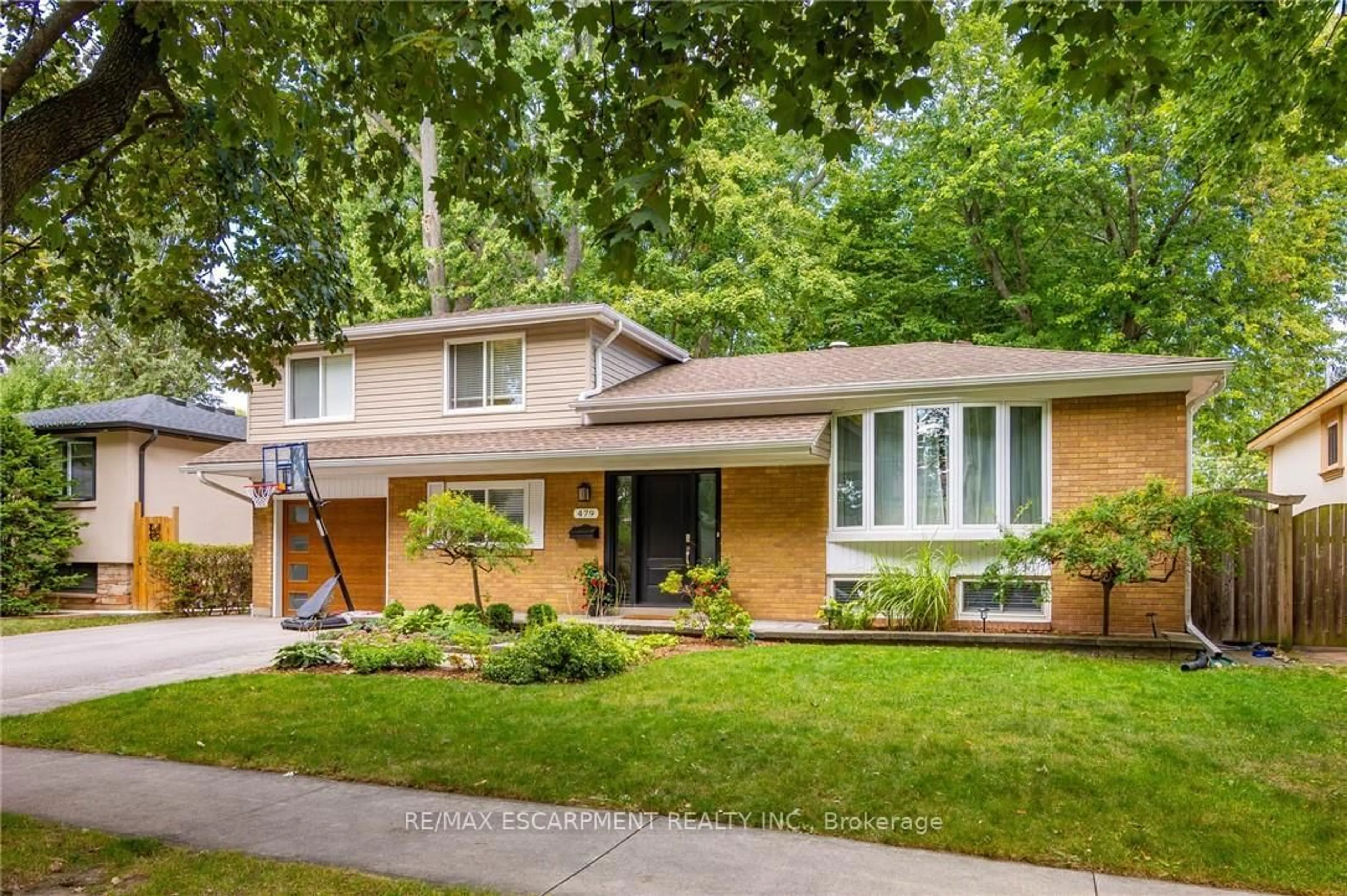 Home with brick exterior material, street for 479 Pinedale Ave, Burlington Ontario L7L 3W3