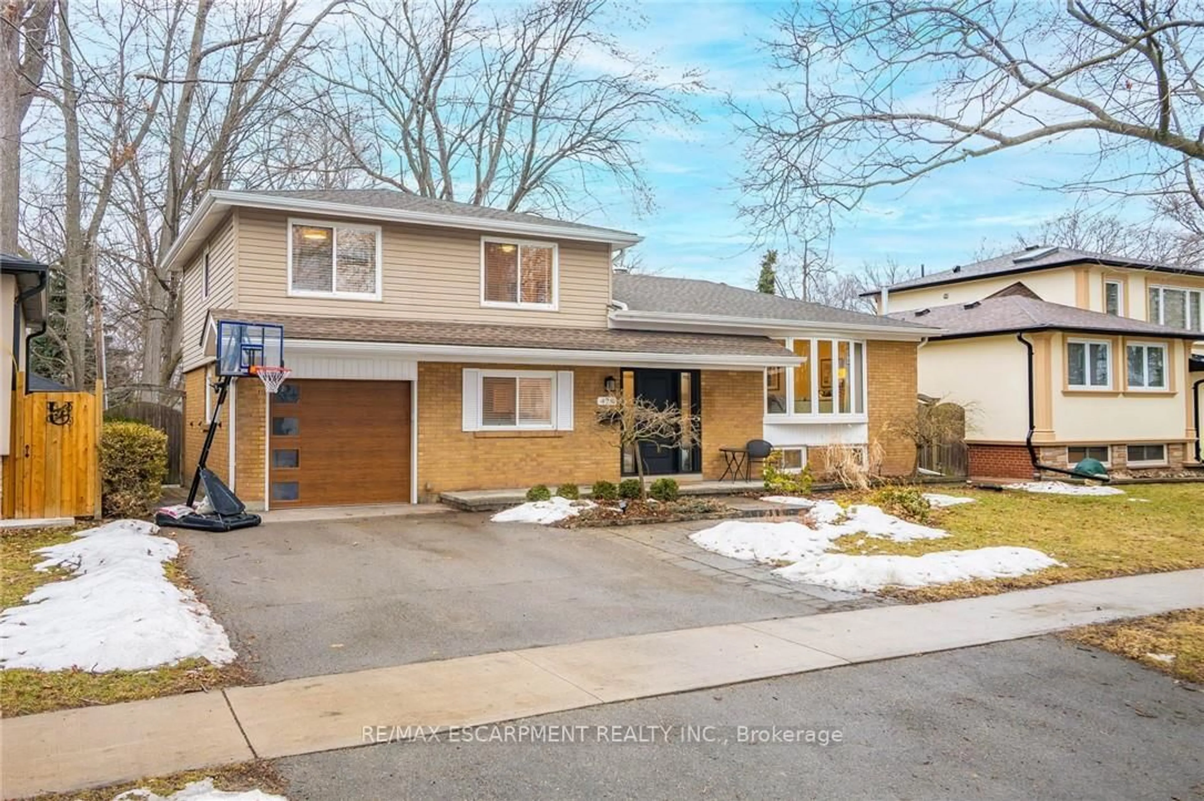 Home with brick exterior material, street for 479 Pinedale Ave, Burlington Ontario L7L 3W3