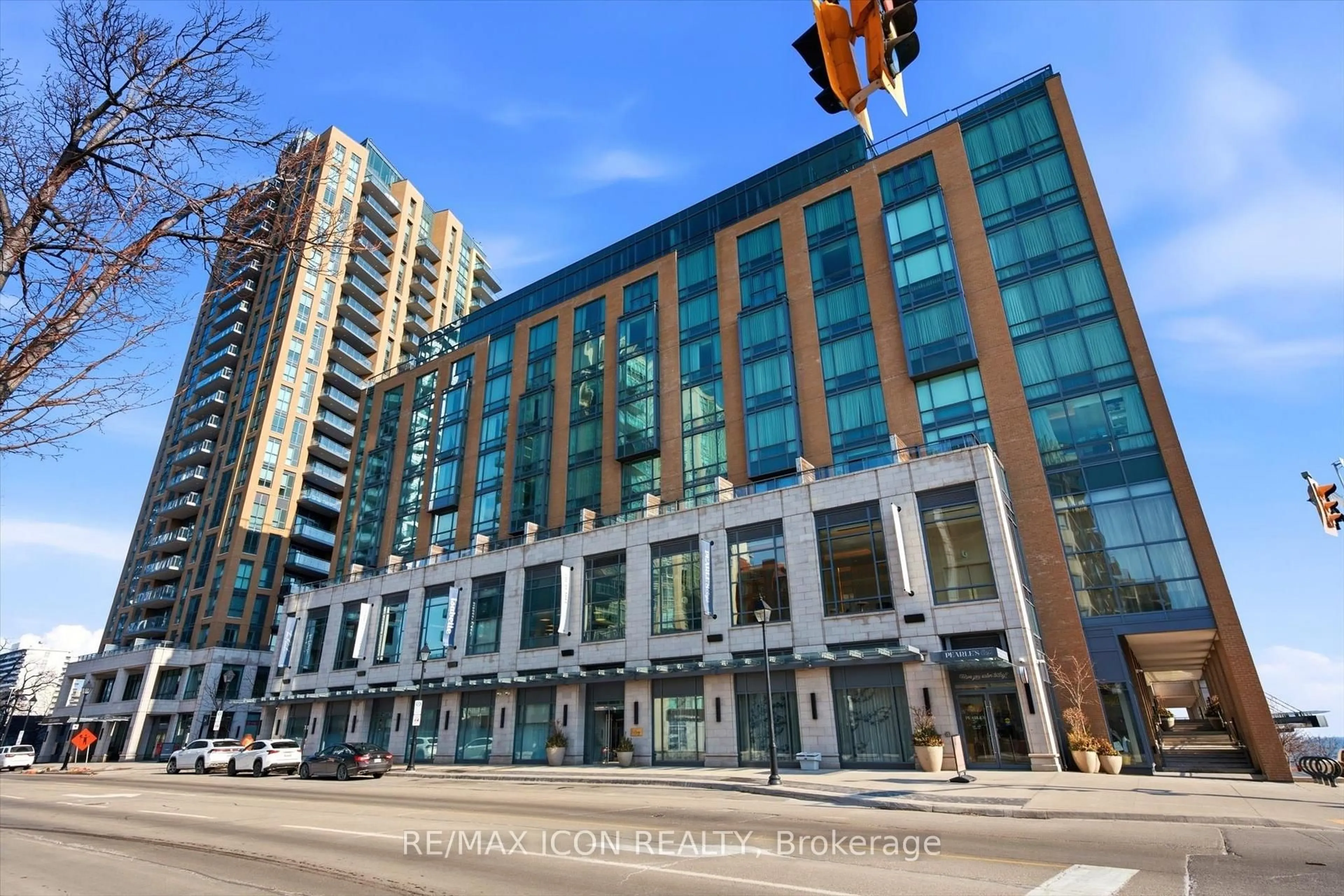 Indoor foyer for 2060 Lakeshore Rd #602, Burlington Ontario L7R 0G2