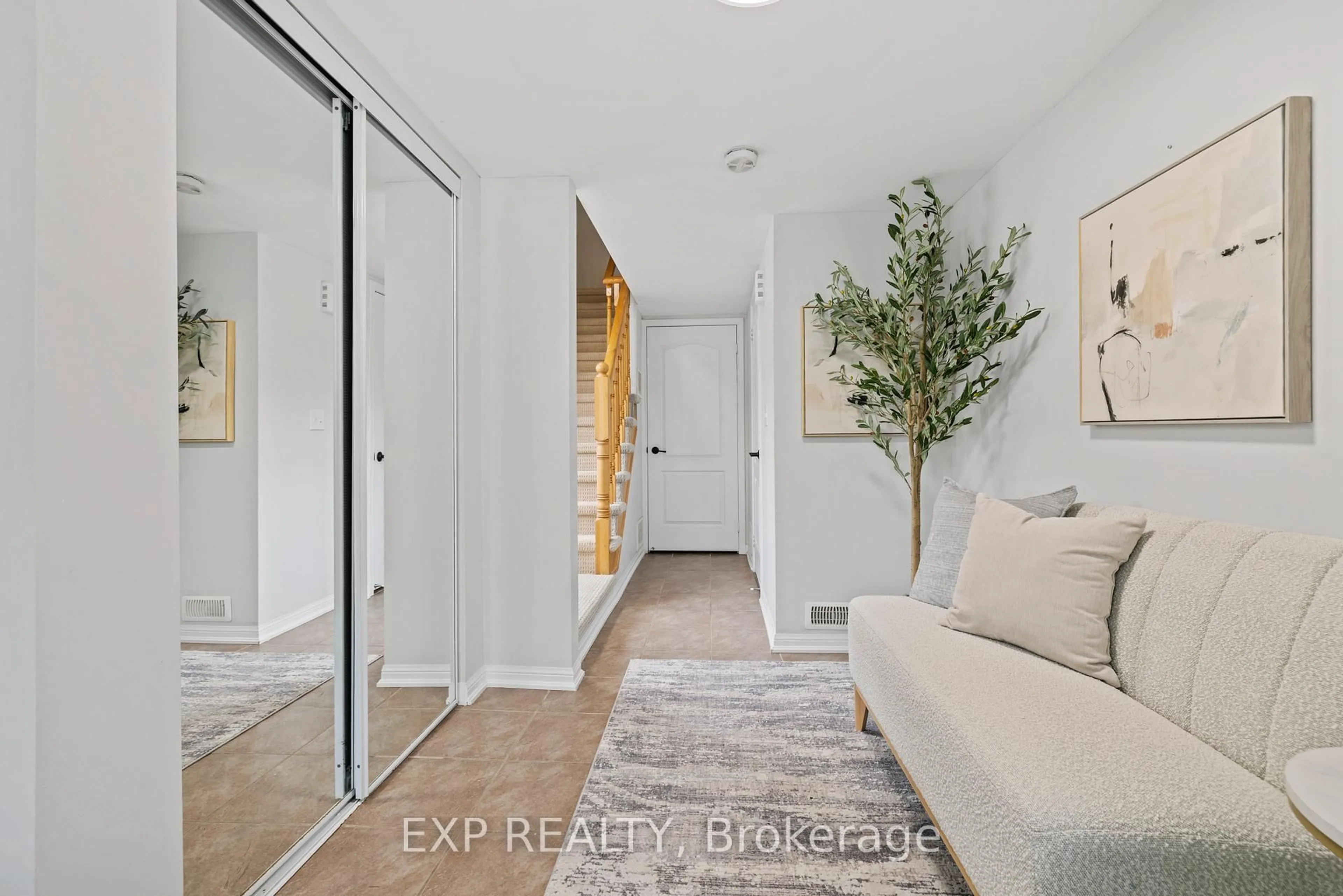 Indoor entryway for 620 Ferguson Dr #88, Milton Ontario L9T 0M8