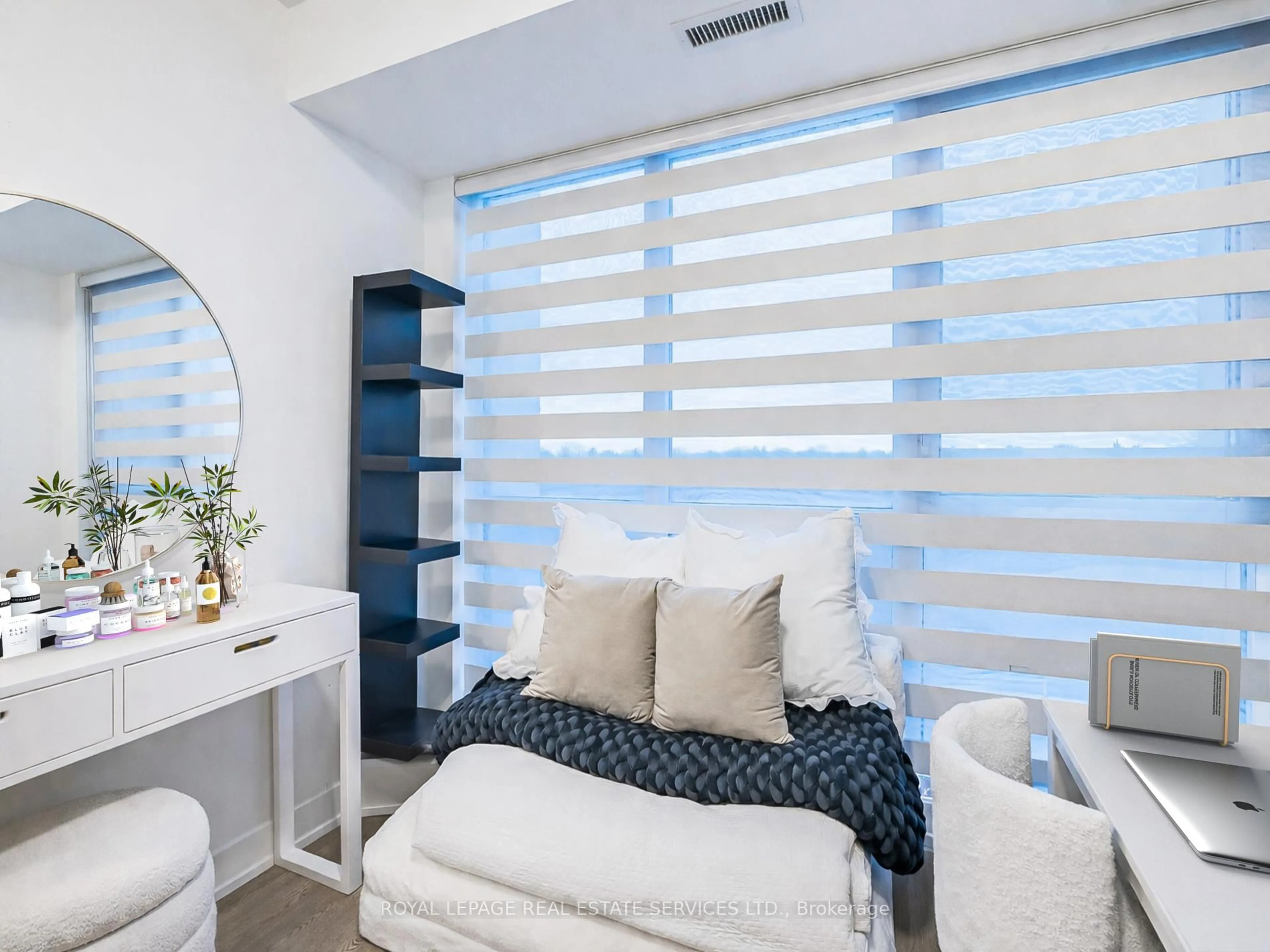 Unknown for 1063 Douglas McCurdy Common #303, Mississauga Ontario L5G 0C5