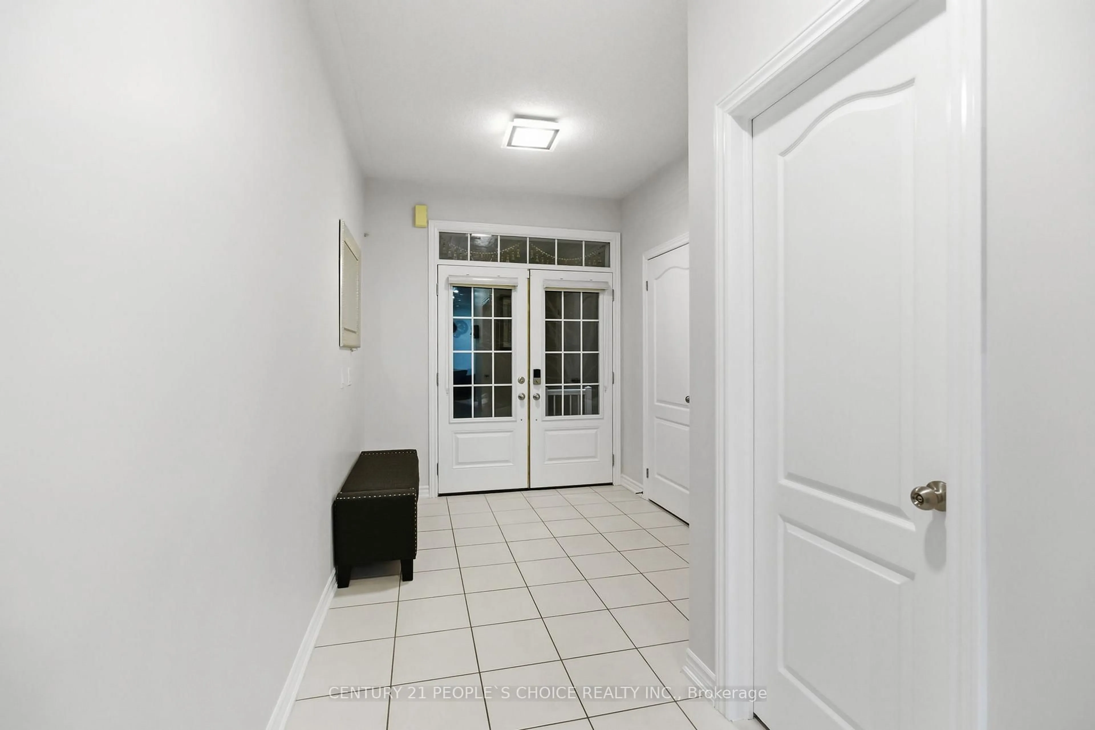 Indoor entryway for 188 Bonnieglen Farm Blvd, Caledon Ontario L7C 4C1