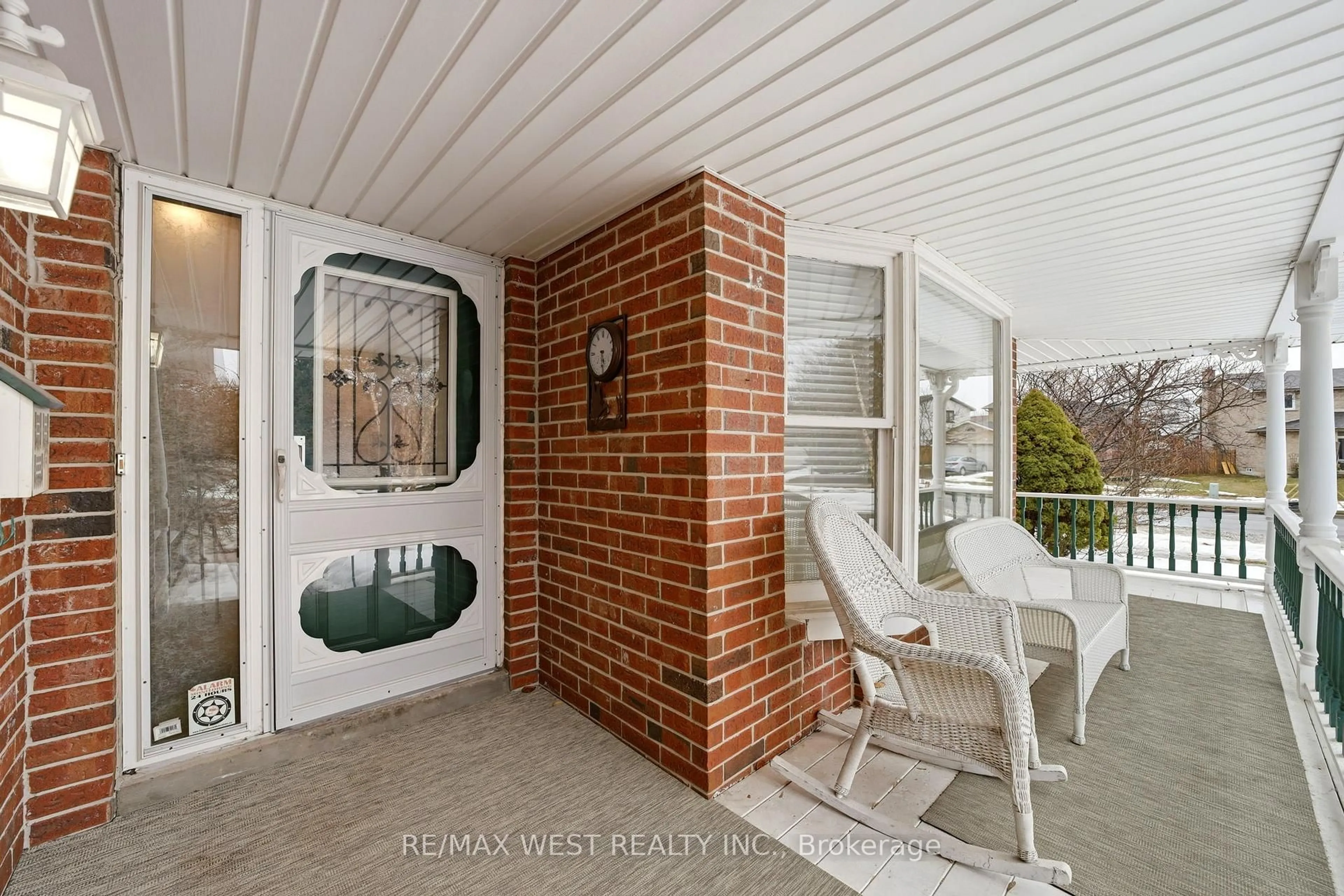 Unknown for 690 Robertson Cres, Milton Ontario L9T 4V5