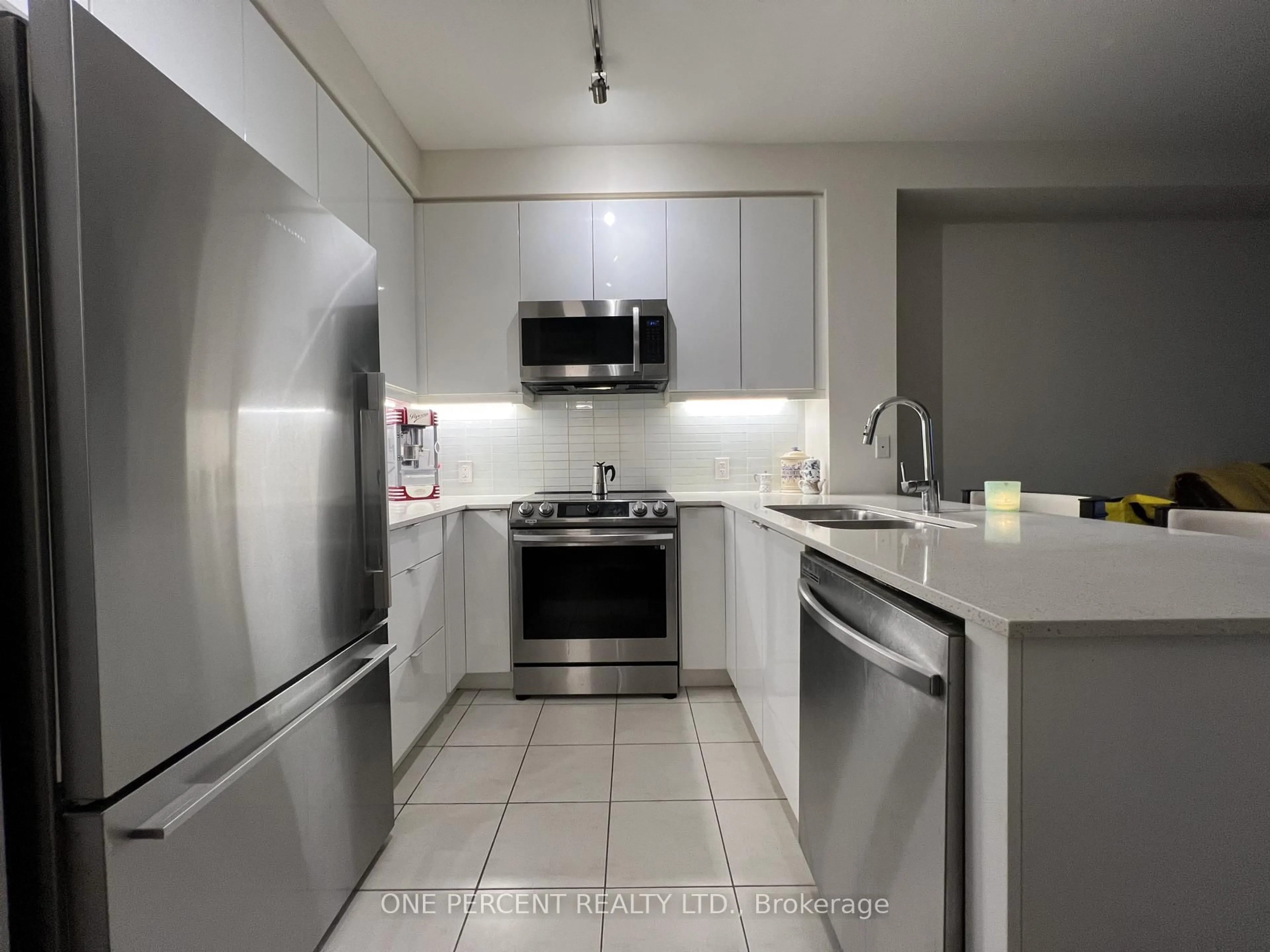 Standard kitchen, unknown for 50 Thomas Riley Rd #819, Toronto Ontario M9B 0C1