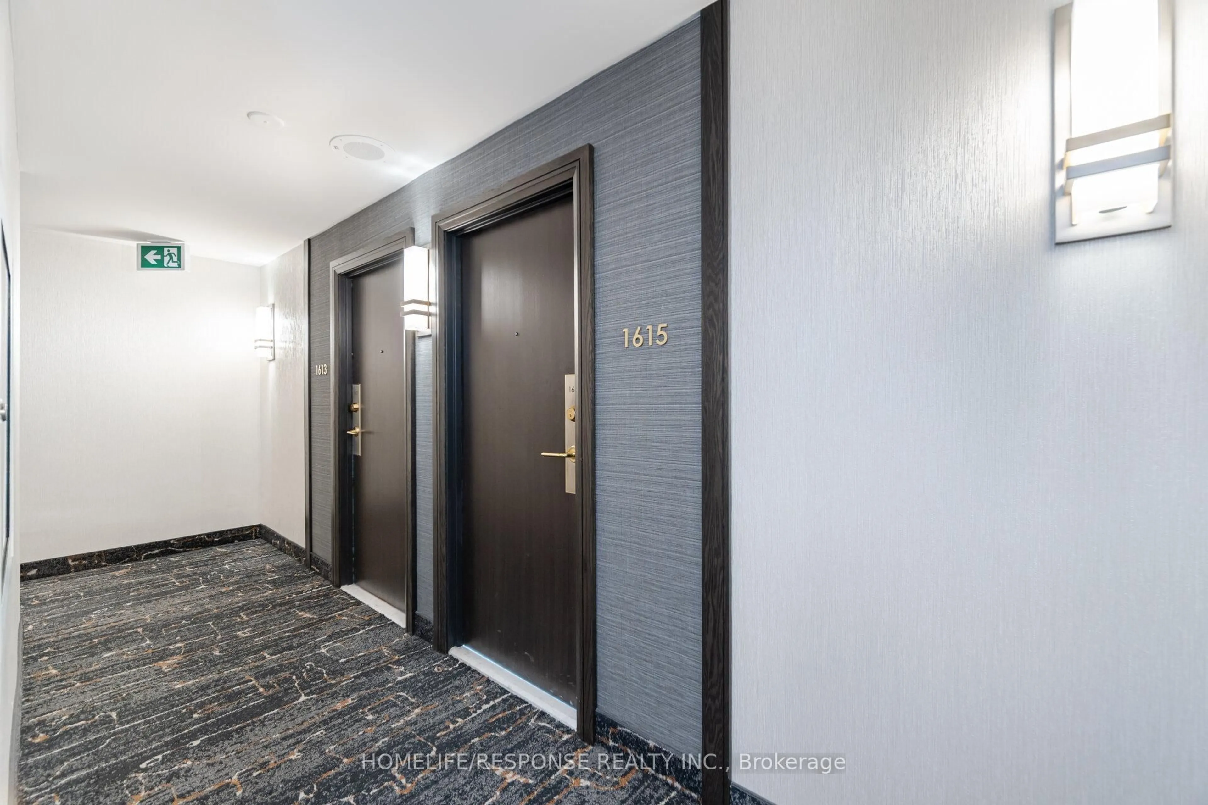 Indoor foyer for 4185 Shipp Dr #1615, Mississauga Ontario L4Z 2Y8