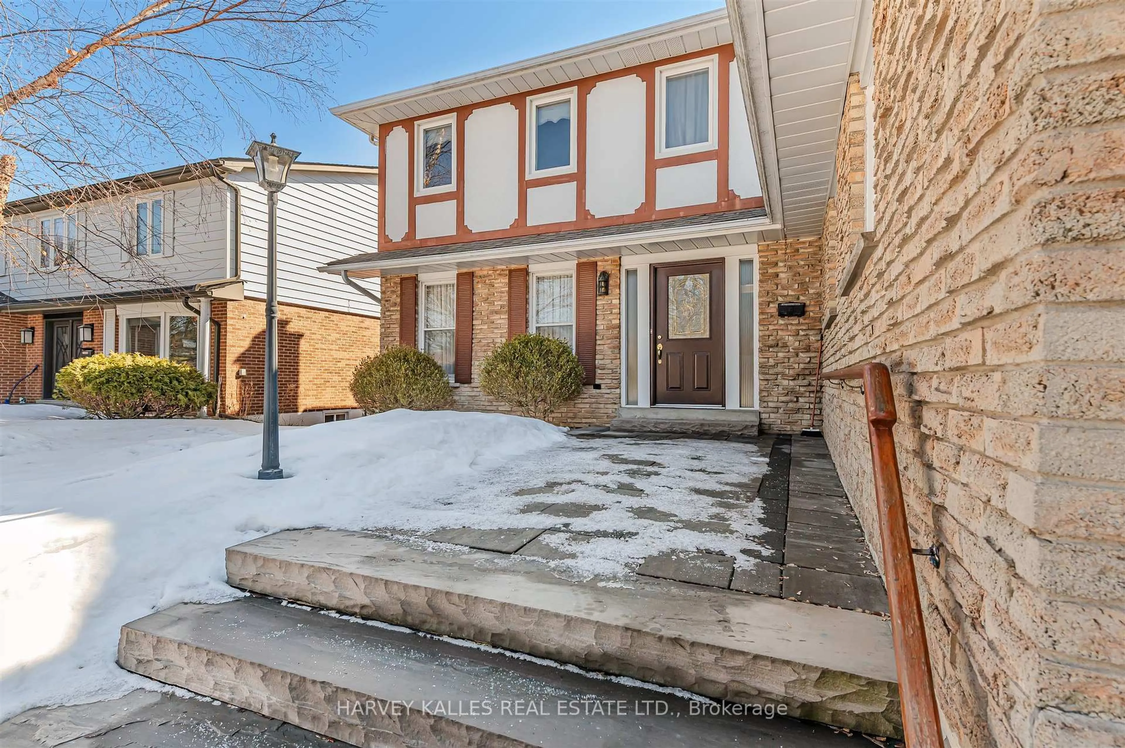 Home with brick exterior material, street for 274 Mcgill St, Mississauga Ontario L5A 1V4