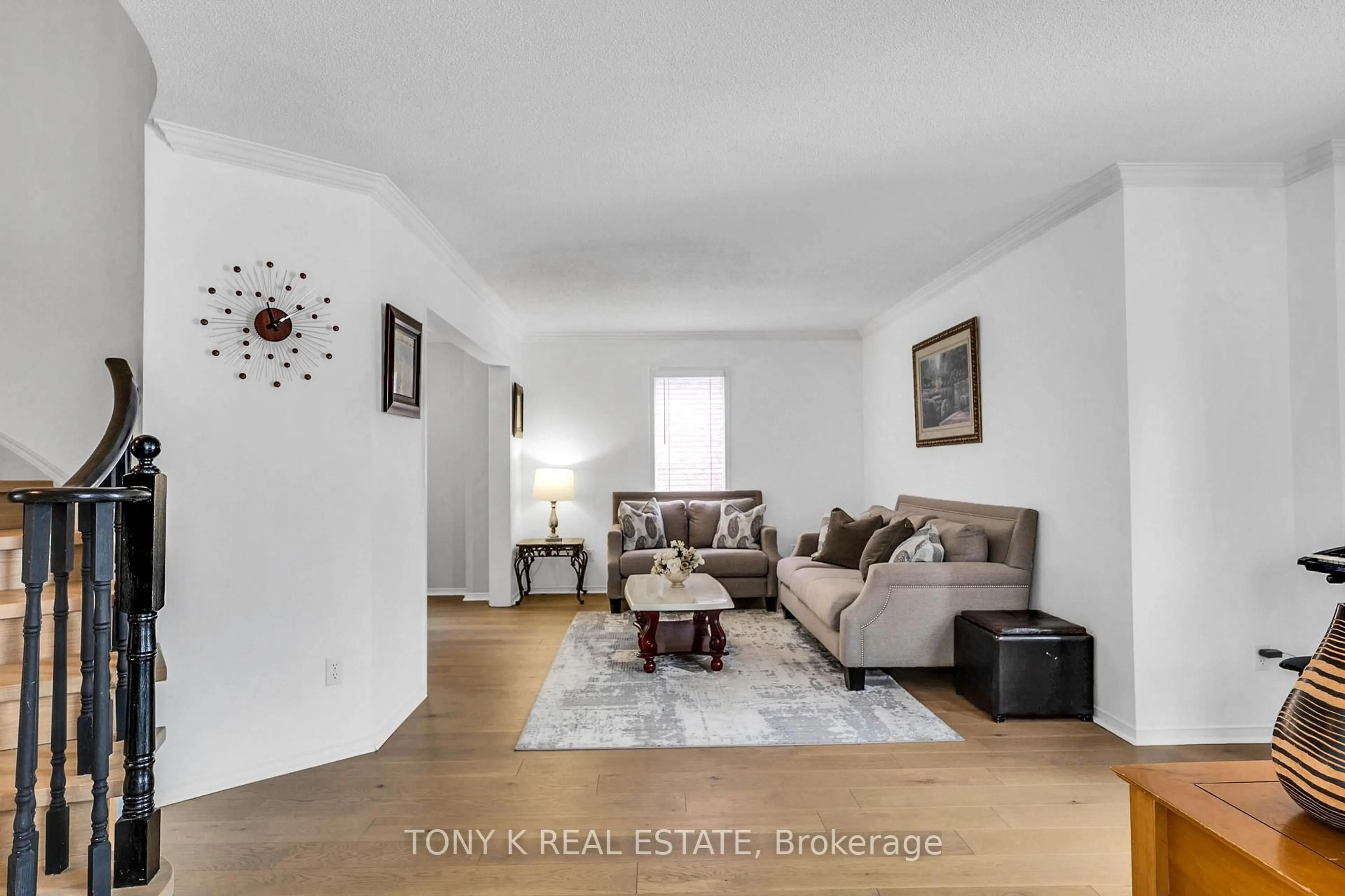 Living room with furniture, unknown for 10 Hepburn Cres, Halton Hills Ontario L7G 5P9