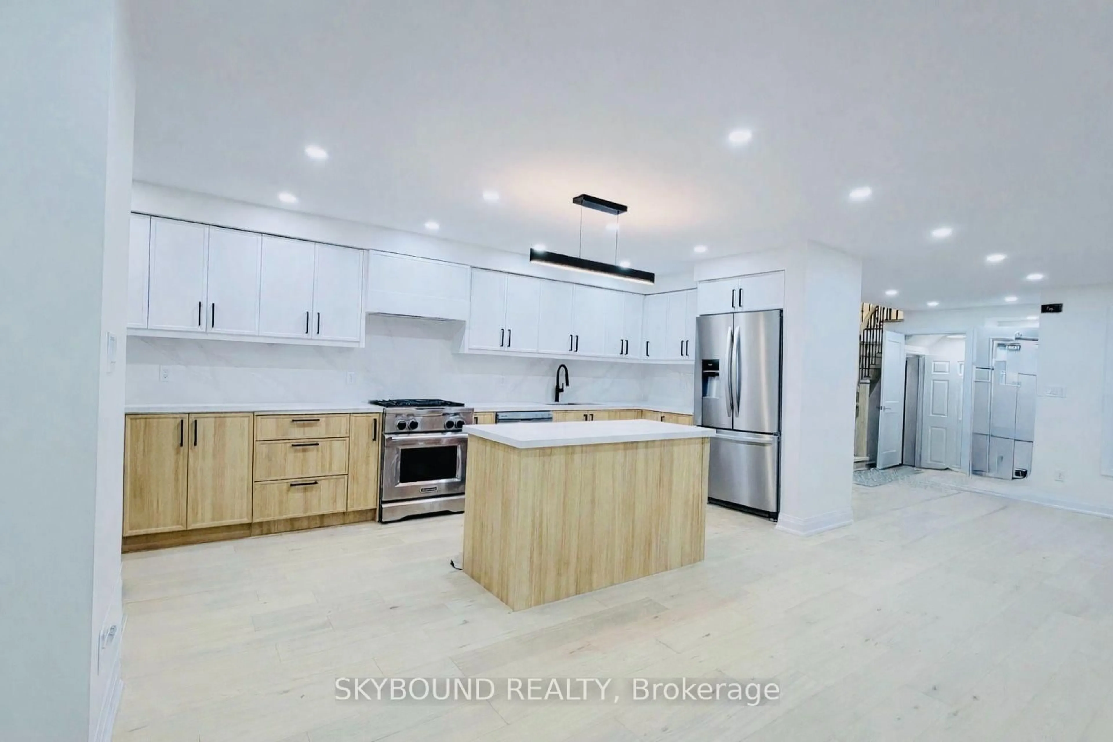 Open concept kitchen, unknown for 5467 Bullrush Dr, Mississauga Ontario L5V 1Z1