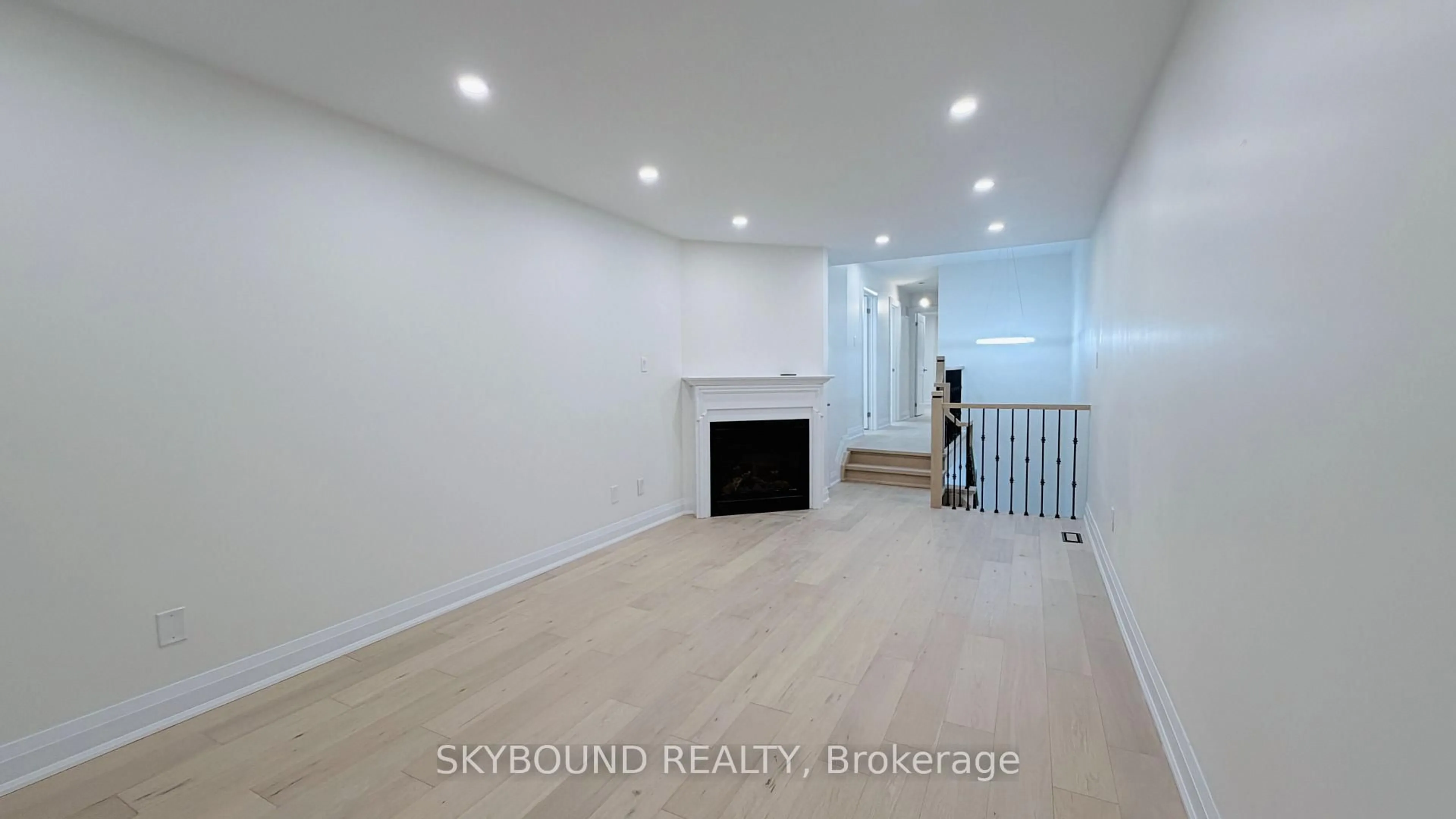 A pic of a room for 5467 Bullrush Dr, Mississauga Ontario L5V 1Z1