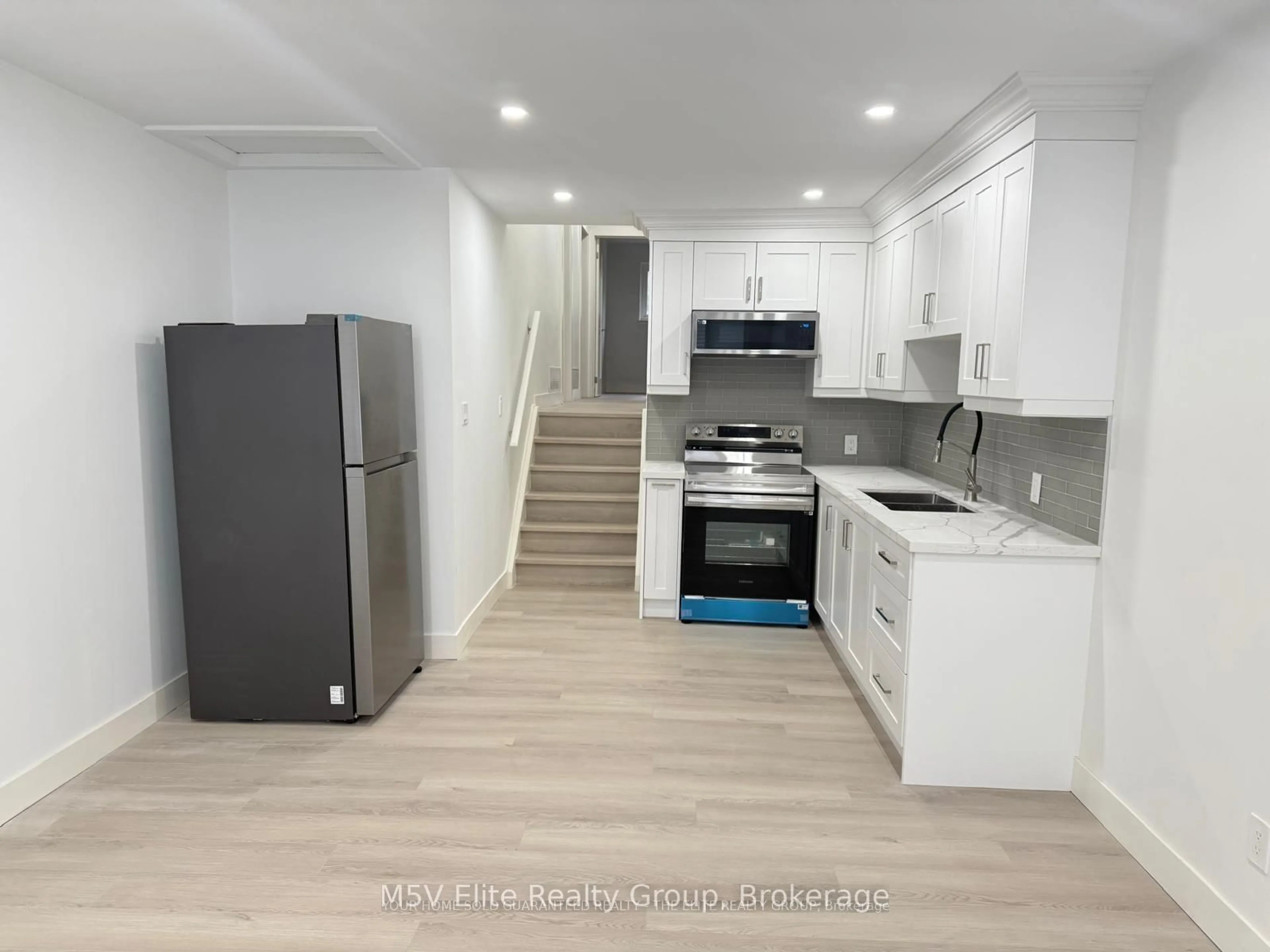 Open concept kitchen, unknown for 3276 Victory Cres, Mississauga Ontario L4T 1L9