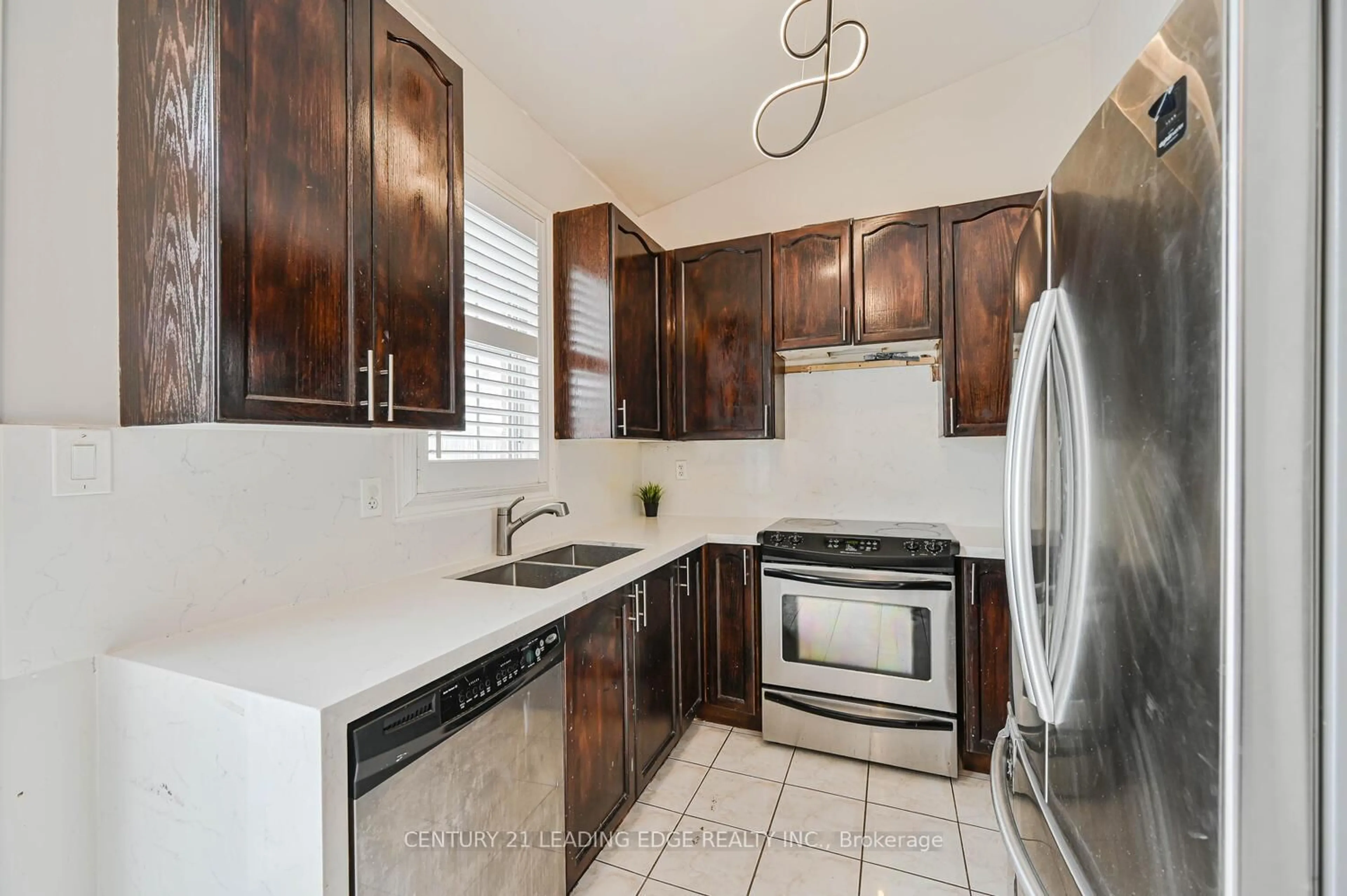 Standard kitchen, ceramic/tile floor for 44 Deepcoral Crt, Brampton Ontario L6V 4P7