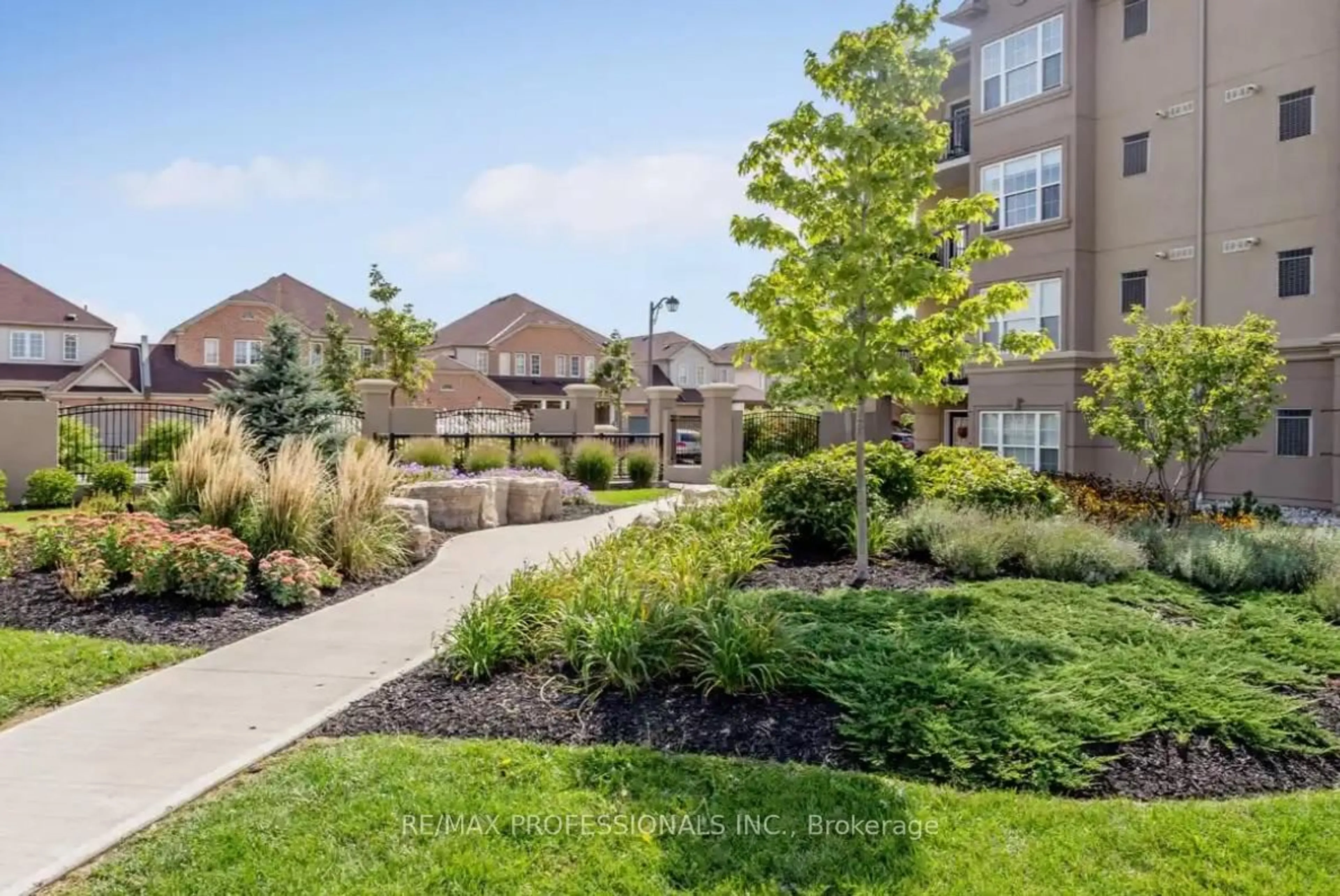 Patio, unknown for 1390 Main St #107, Milton Ontario L9T 7S9