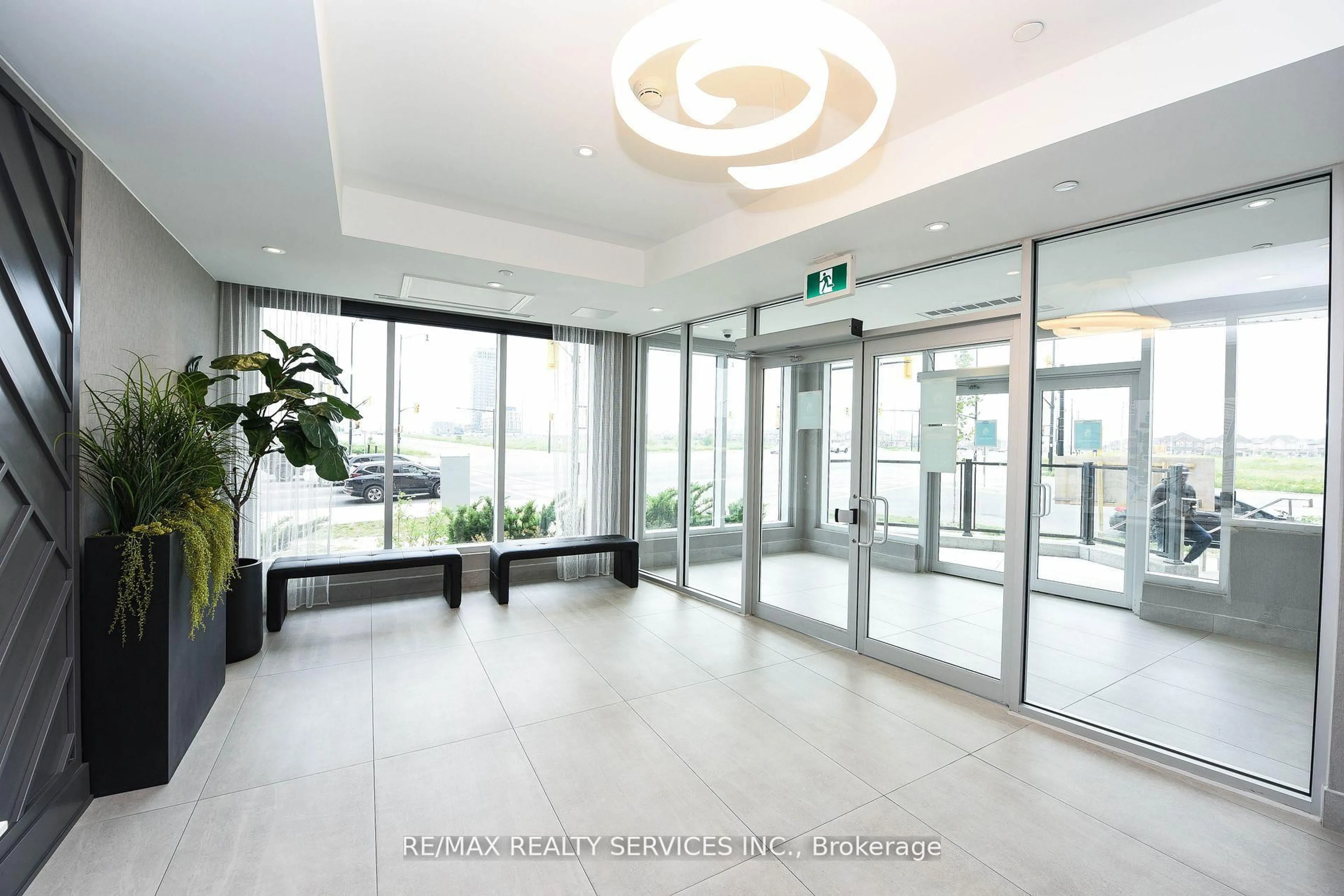 Indoor foyer for 200 Lagerfeld Dr #103, Brampton Ontario L7A 5G5