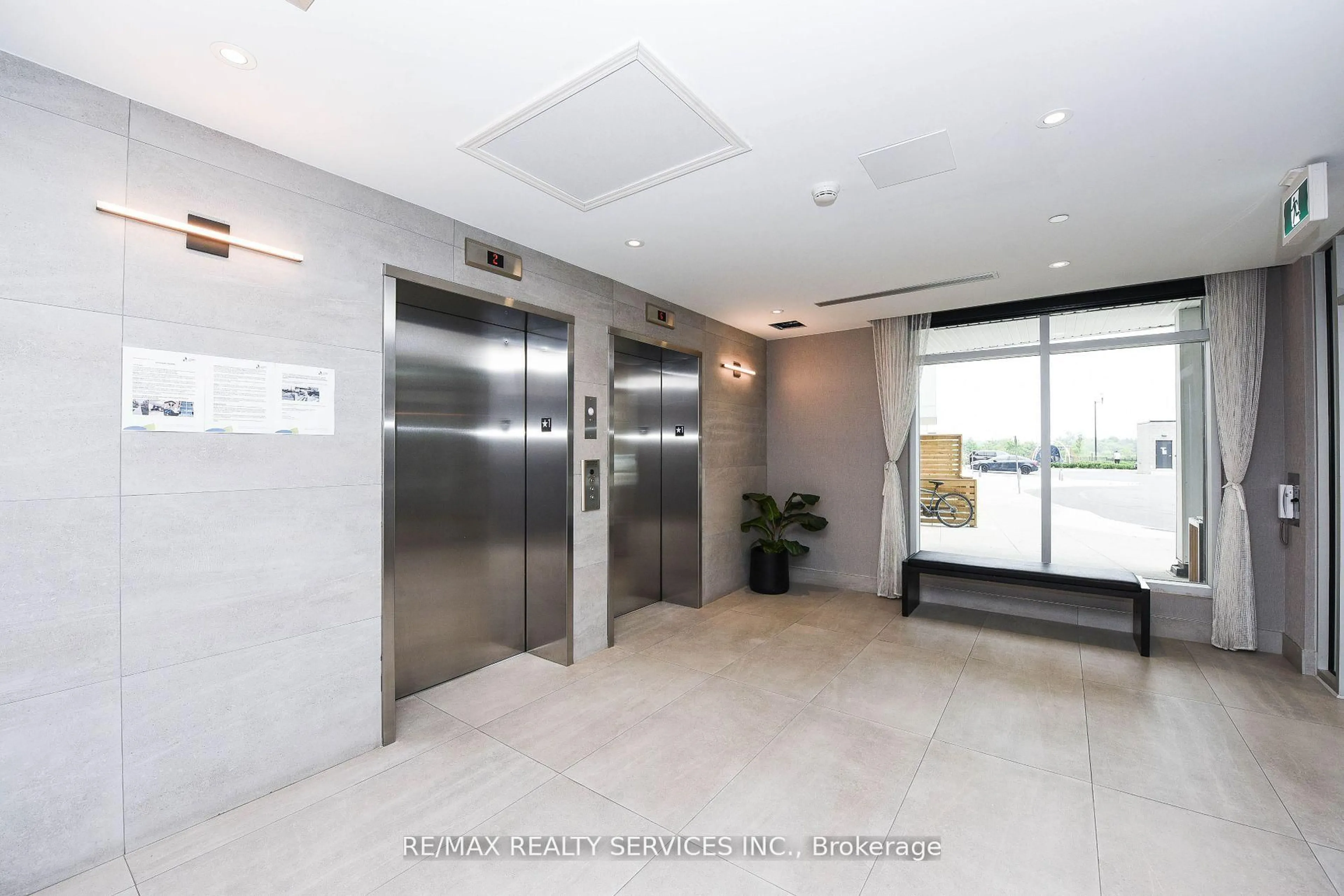 Indoor foyer for 200 Lagerfeld Dr #103, Brampton Ontario L7A 5G5