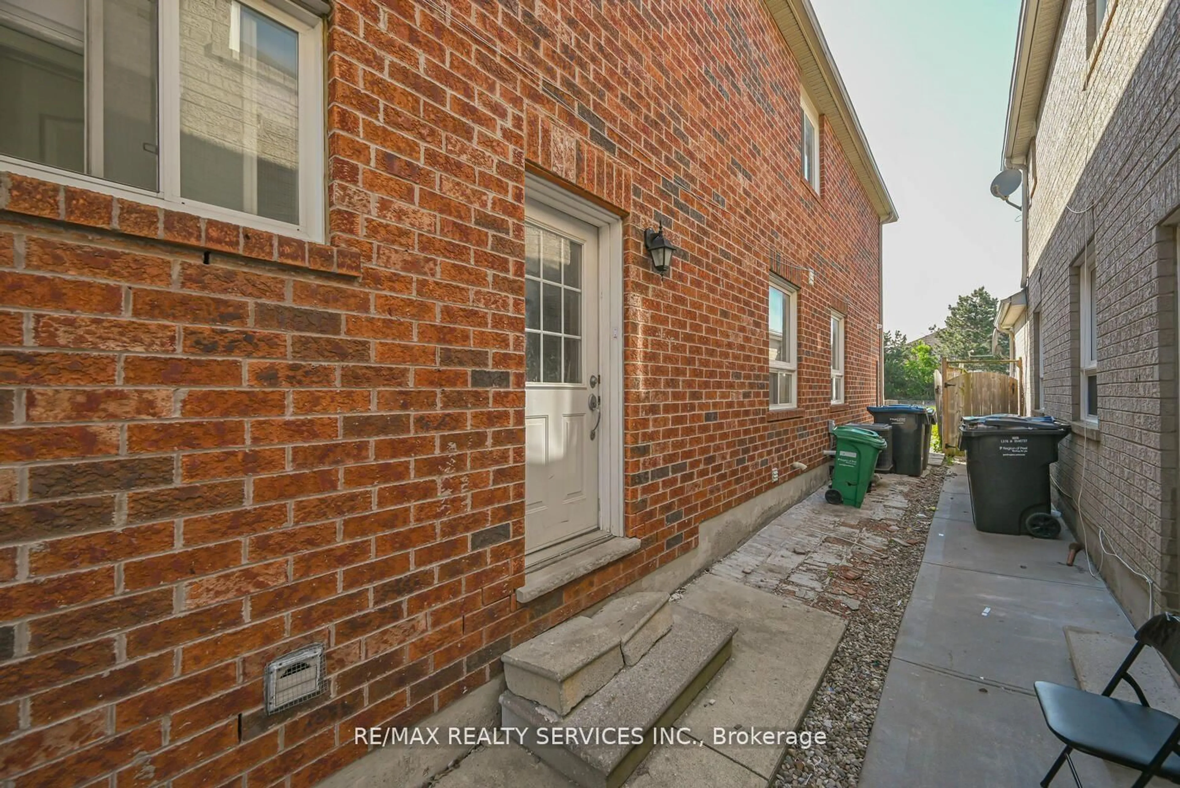 Home with brick exterior material, street for 102 Sand Cherry Cres, Brampton Ontario L6R 3B2