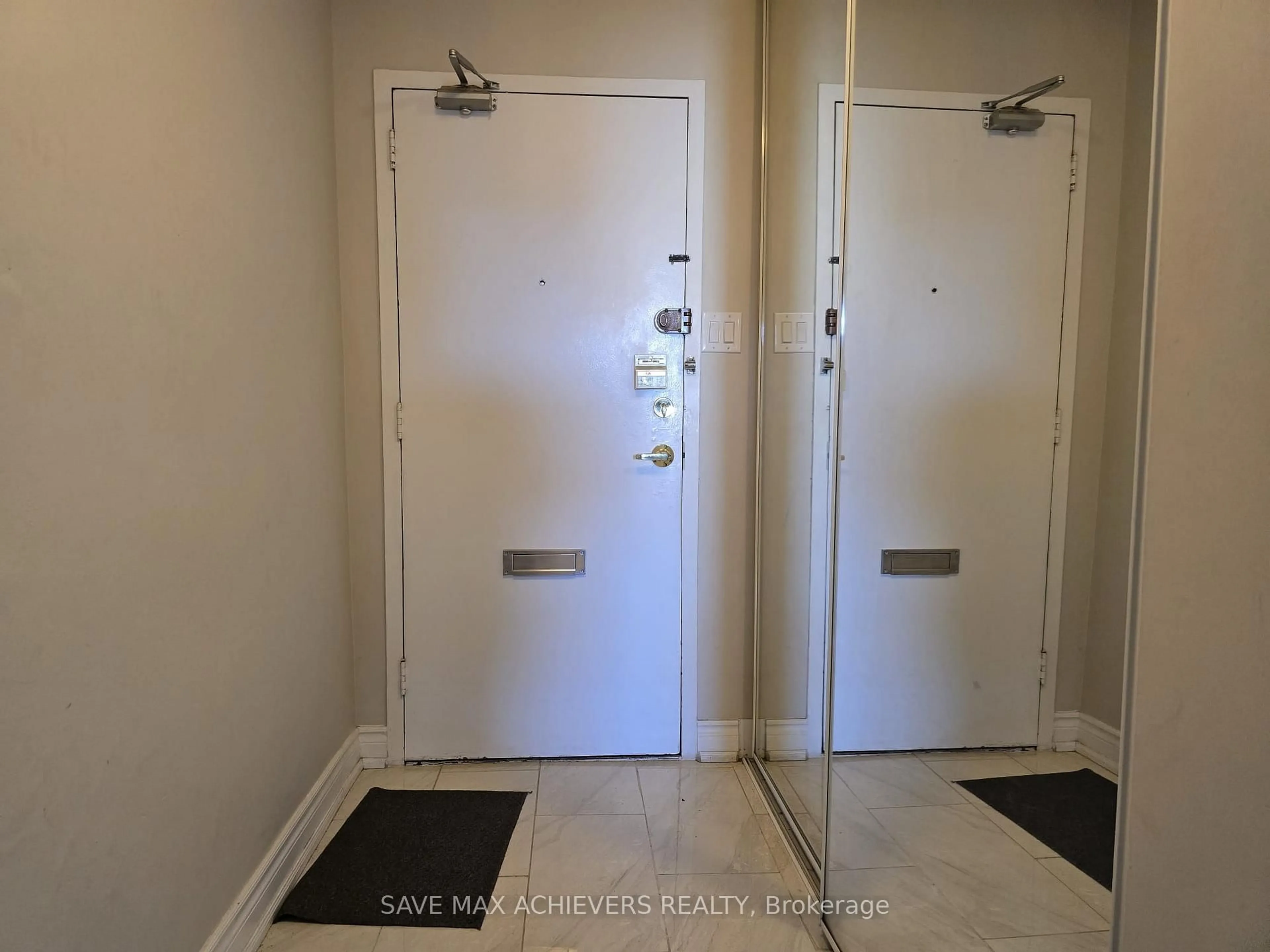 Indoor entryway for 1455 Lawrence Ave #1004, Toronto Ontario M6L 1B1