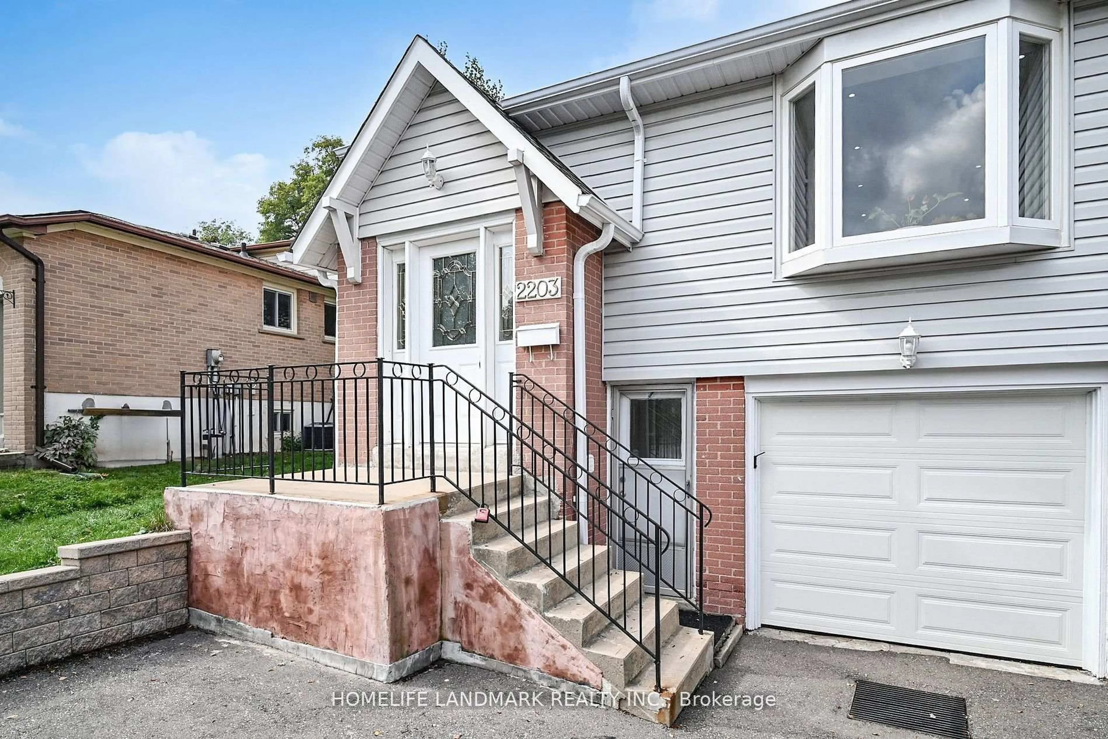 Unknown for 2203 Council Ring Rd, Mississauga Ontario L5L 1B6